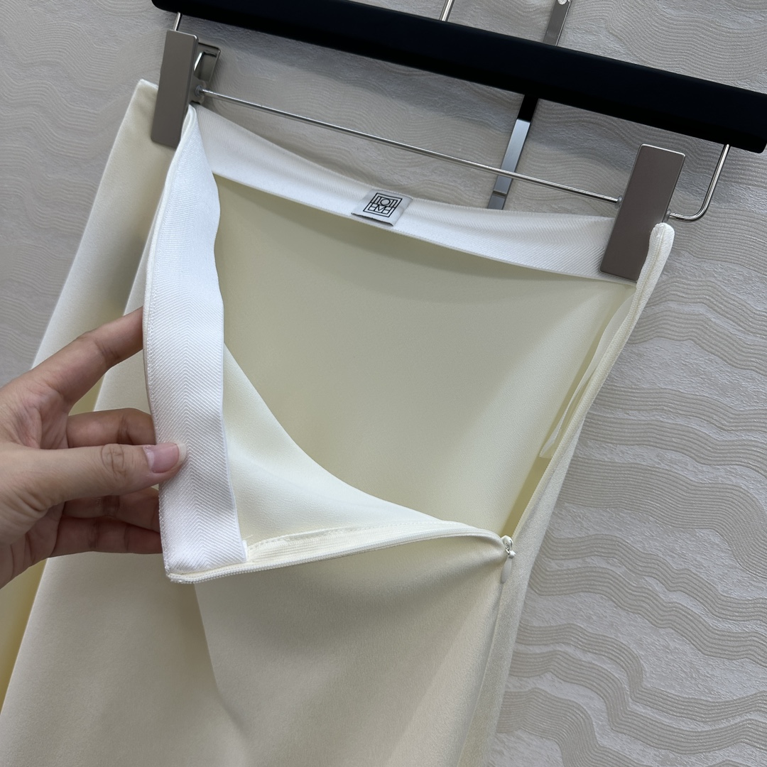 P644: High-Quality Female Suit with Unique Design and Imported Fabric - 图片 4
