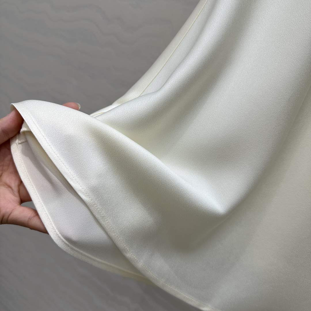 P644: High-Quality Female Suit with Unique Design and Imported Fabric - 图片 8