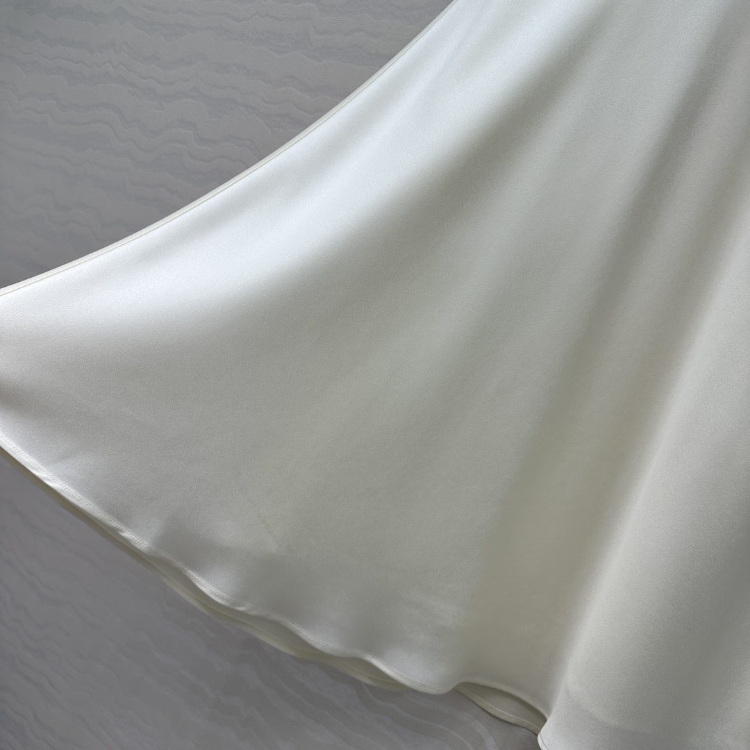 P644: High-Quality Female Suit with Unique Design and Imported Fabric - 图片 7