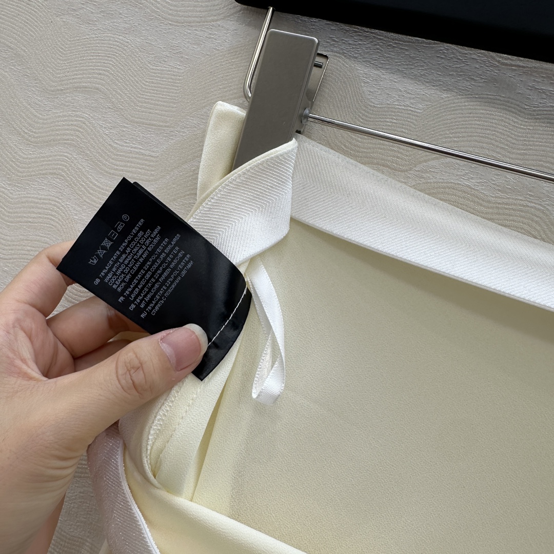 P644: High-Quality Female Suit with Unique Design and Imported Fabric - 图片 5