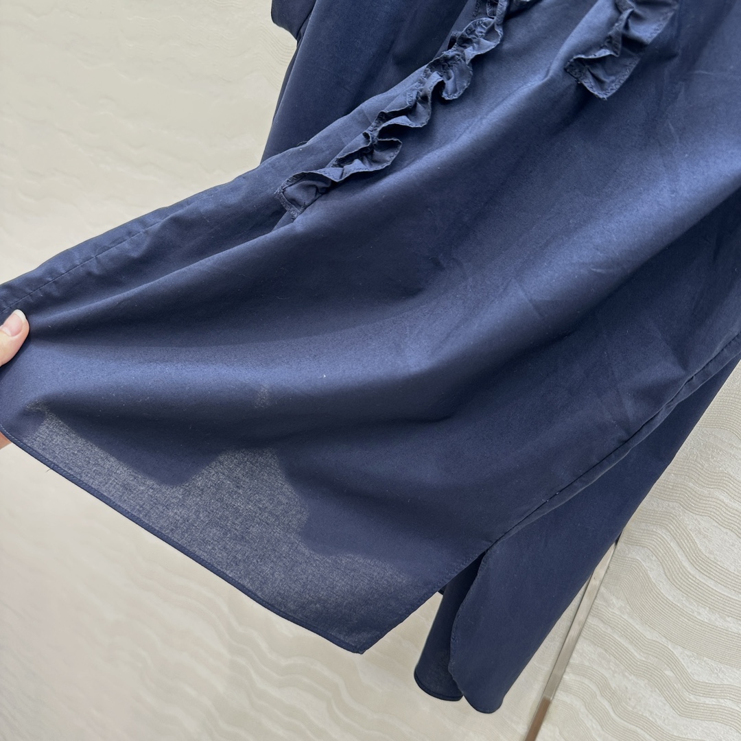 独家首发❤️原单品质，Row风长期主义。定位木耳花边条小飞袖衬衫！气质度假风。宽松版型立体系带设计细节感