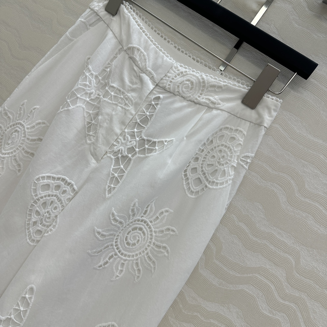 High-End Monolithic Quality Female Suit with Exclusive Holiday Design and Classic Pants - 图片 3