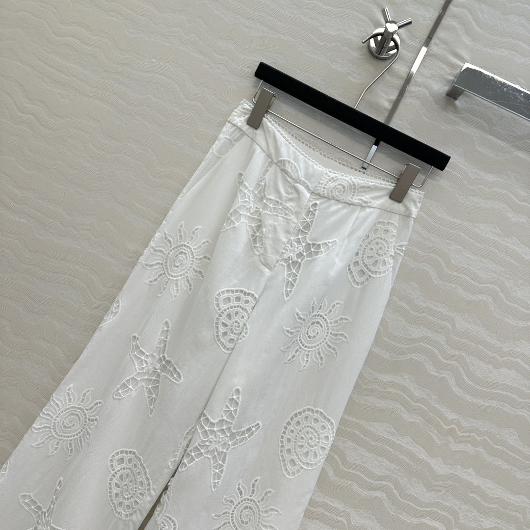 High-End Monolithic Quality Female Suit with Exclusive Holiday Design and Classic Pants - 图片 2
