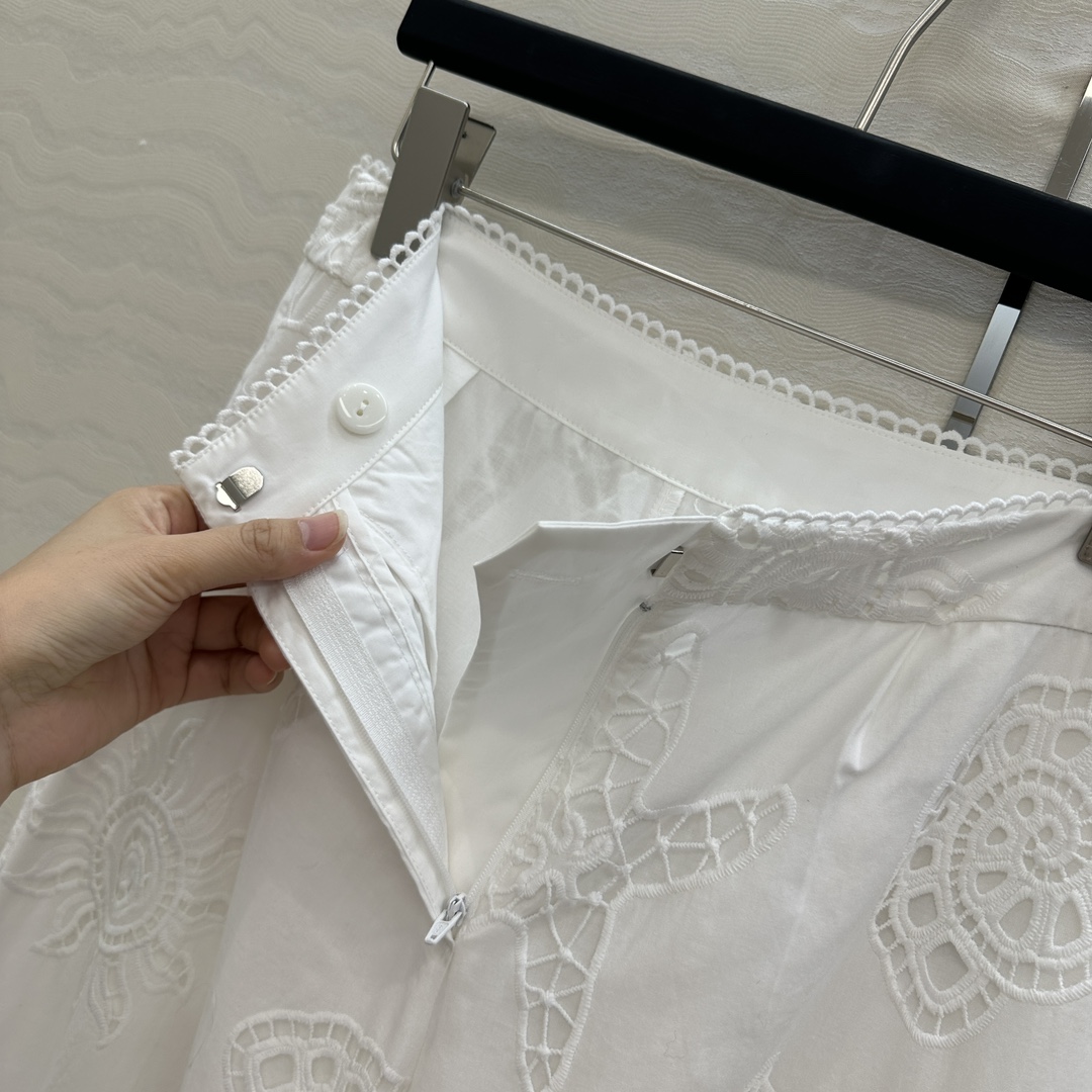 High-End Monolithic Quality Female Suit with Exclusive Holiday Design and Classic Pants - 图片 5