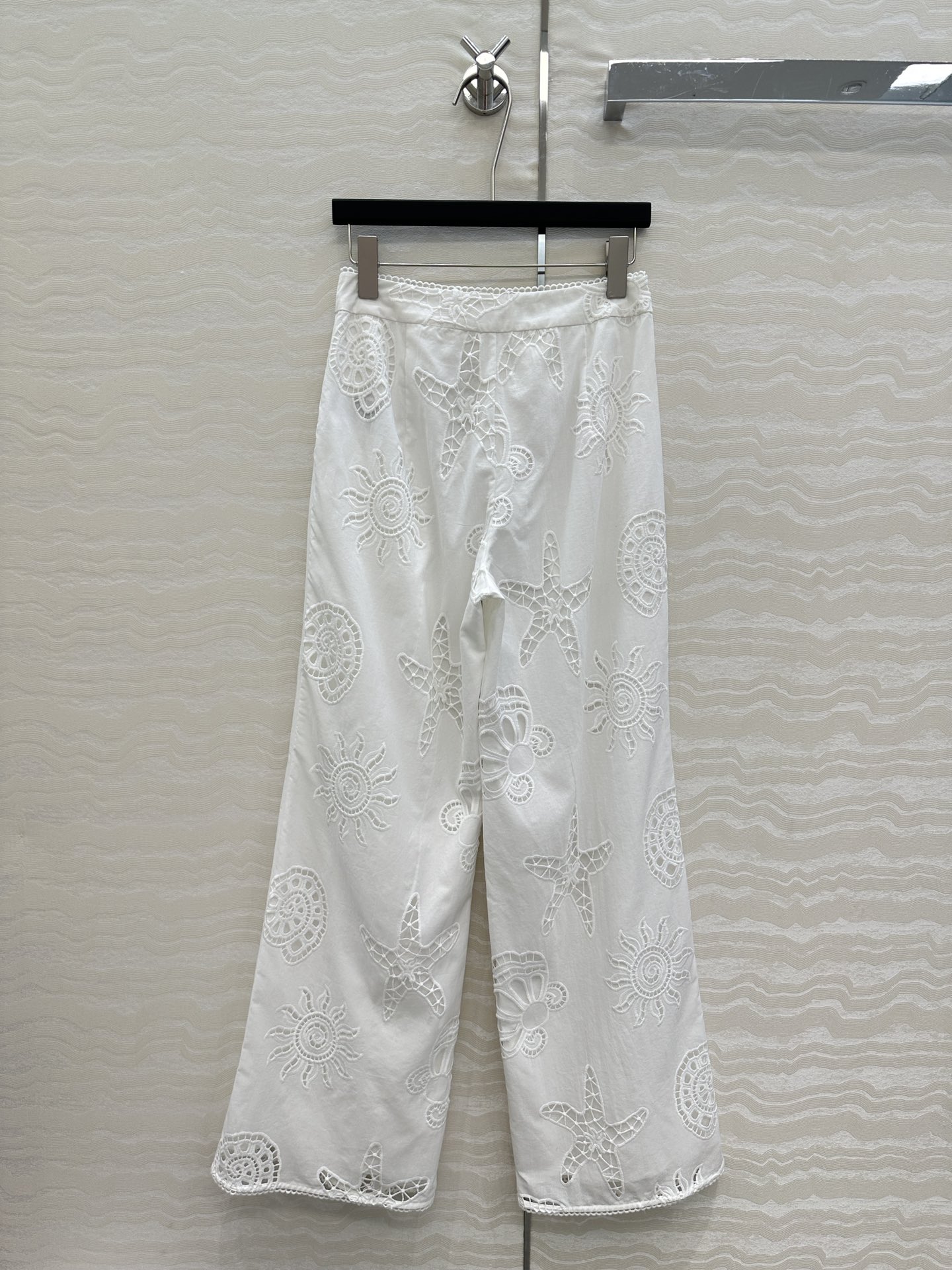 High-End Monolithic Quality Female Suit with Exclusive Holiday Design and Classic Pants - 图片 9