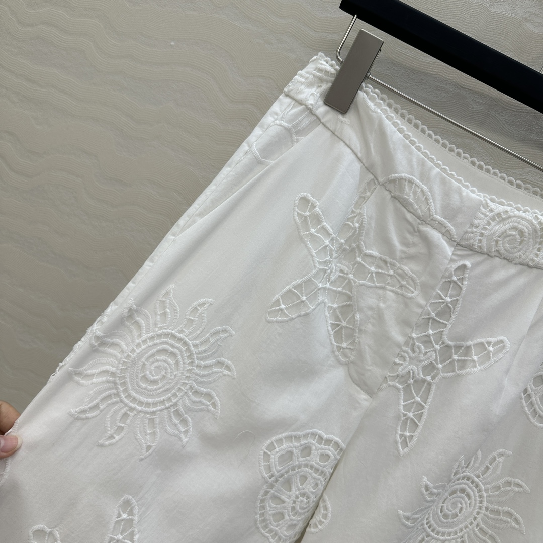 High-End Monolithic Quality Female Suit with Exclusive Holiday Design and Classic Pants - 图片 4