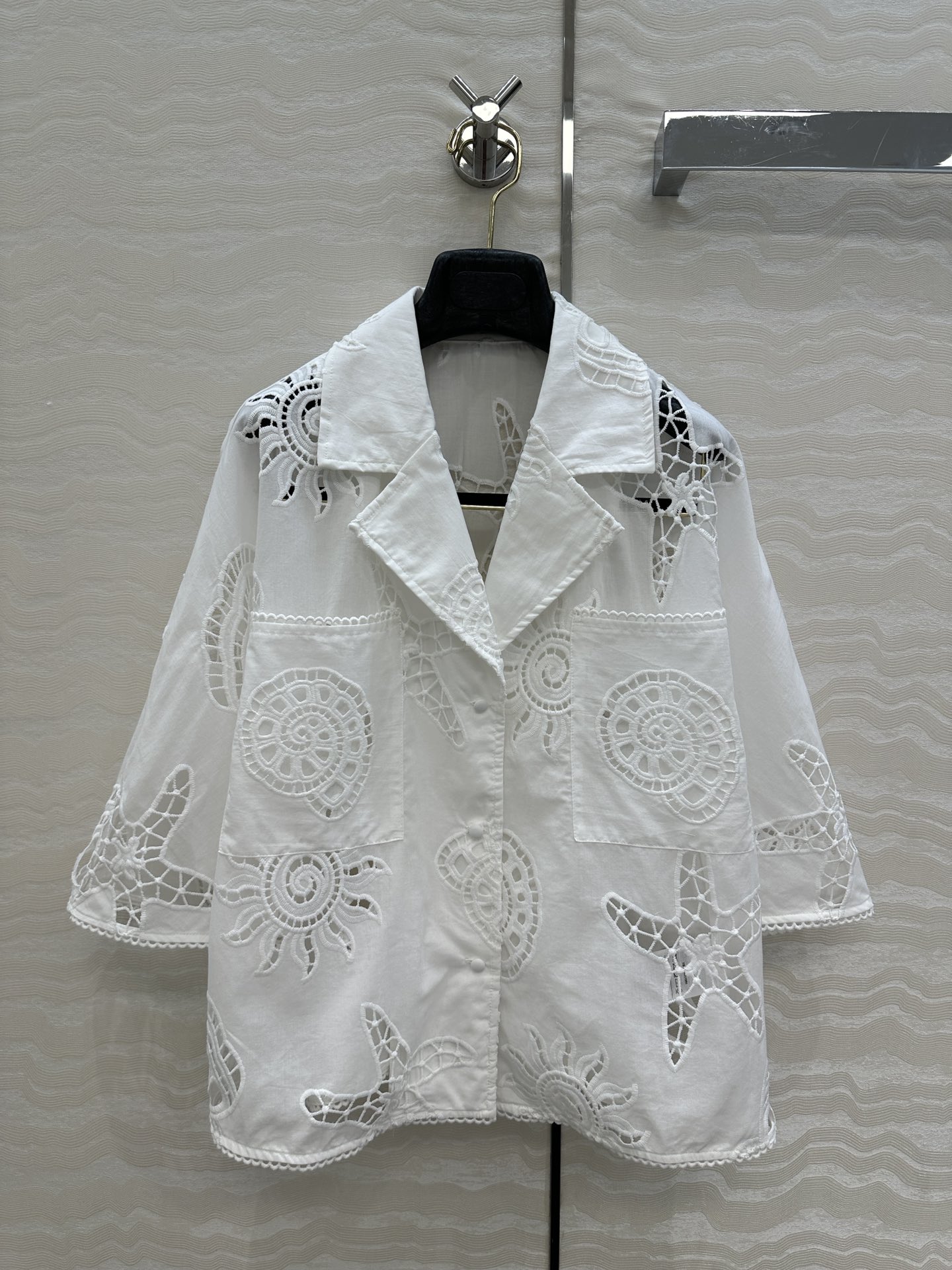 Exclusive Packaging for High-End Female Fashion with Unique Details and Quality Craftsmanship - 图片 1