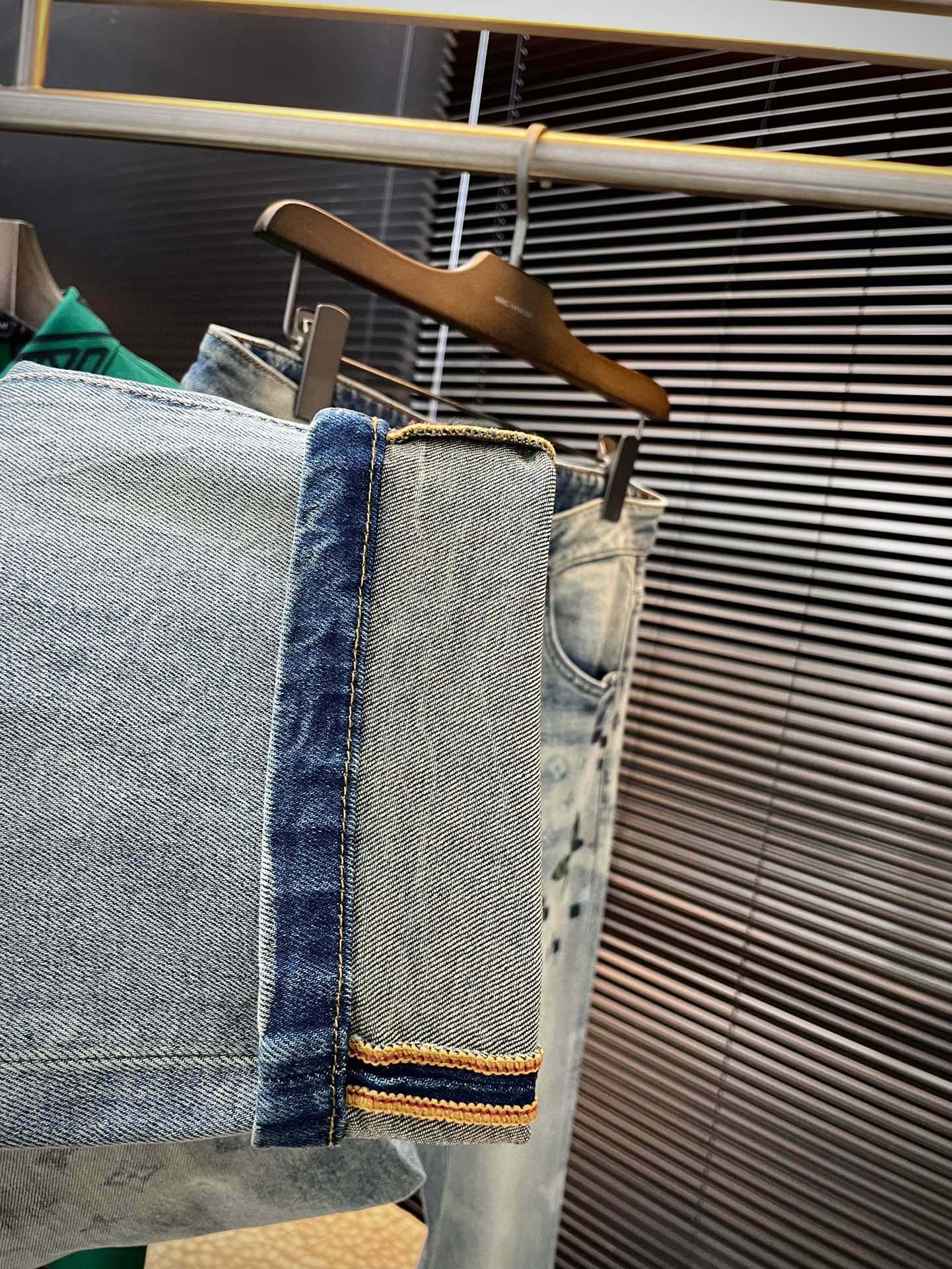 Louis Vuitton’s Innovative Italian Fabric Jeans for Summer 2025 - 图片 6