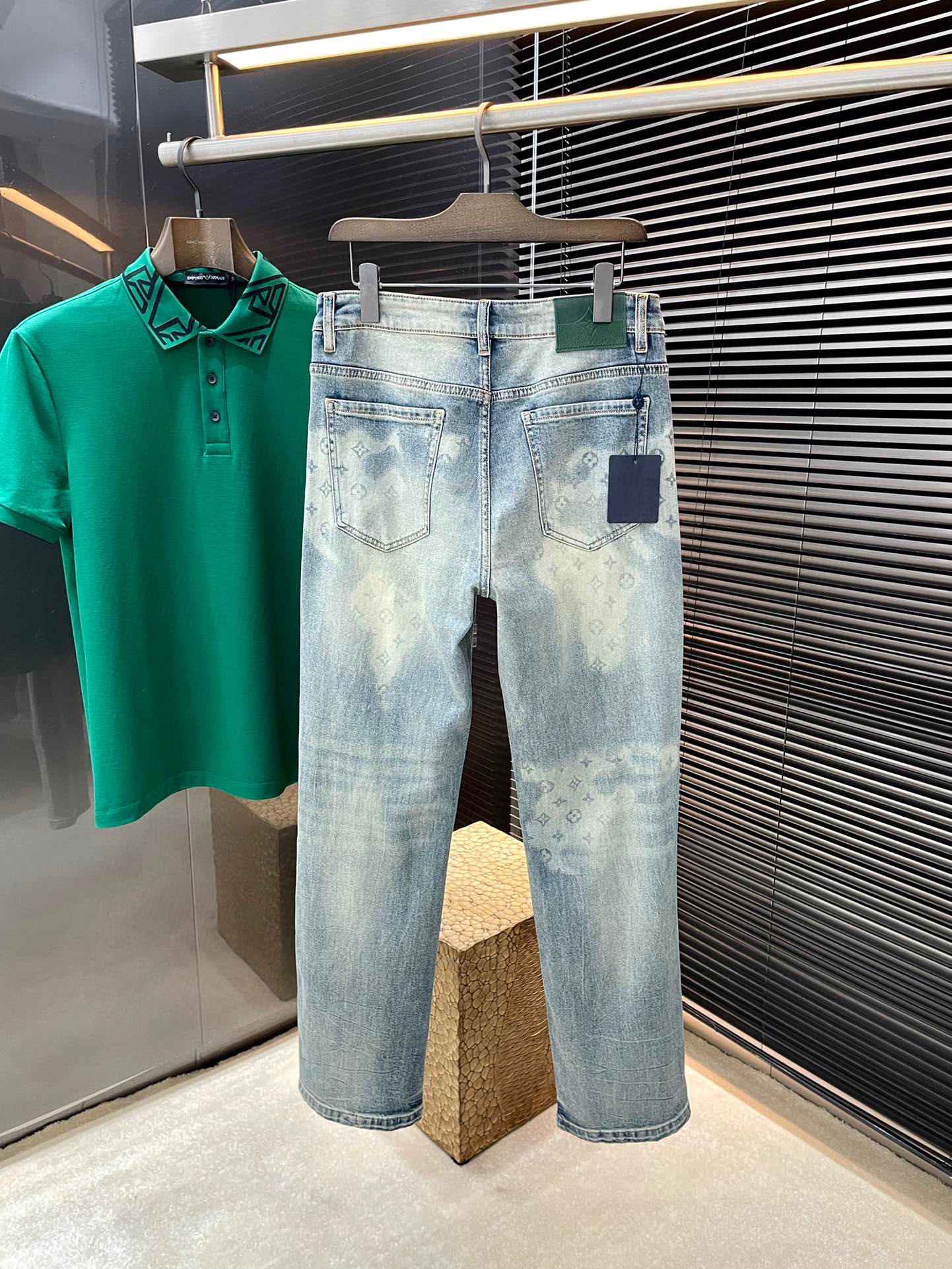 Louis Vuitton’s Innovative Italian Fabric Jeans for Summer 2025 - 图片 9