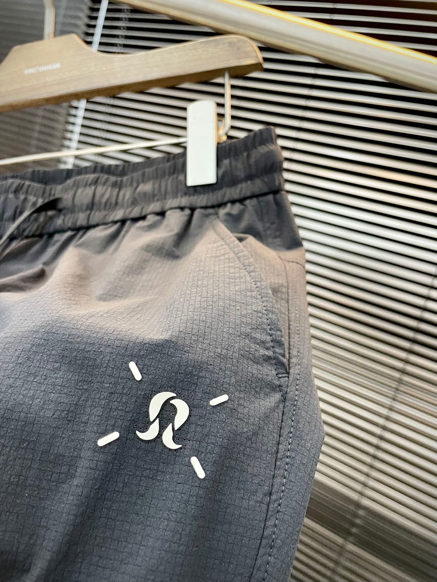Lululemon Spring 2025 Leisure Pants: Custom Curry Fabric, Comfortable and Stylish, High-End Spring Style - 图片 3