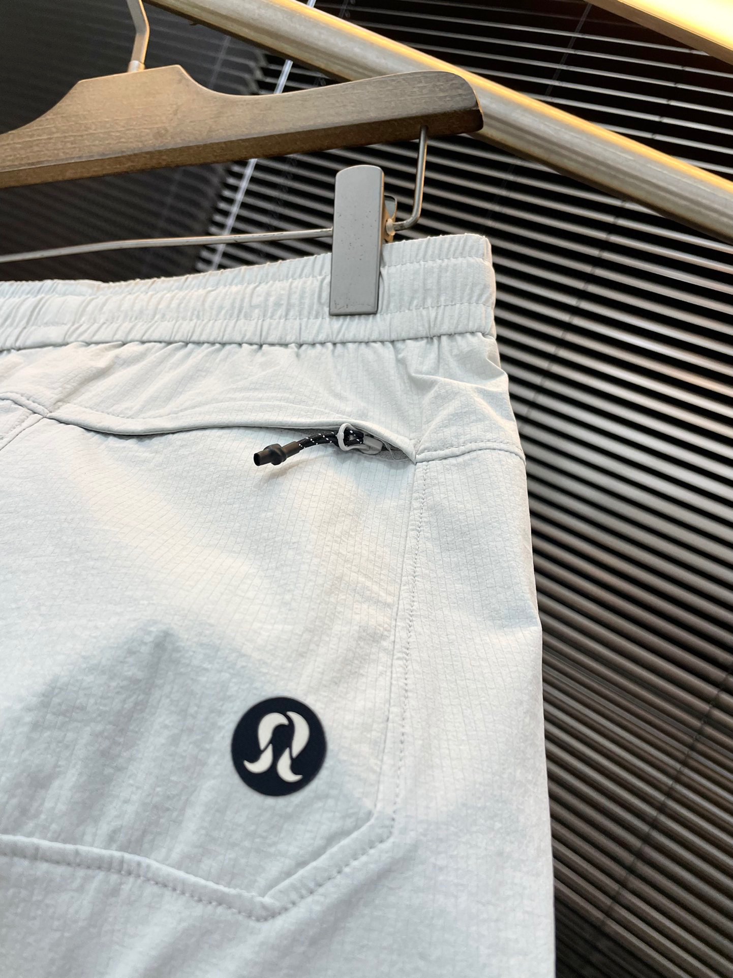Lululemon Spring 2025 Leisure Pants: Customized Curry Fabric, Comfort, High-End Style - 图片 8