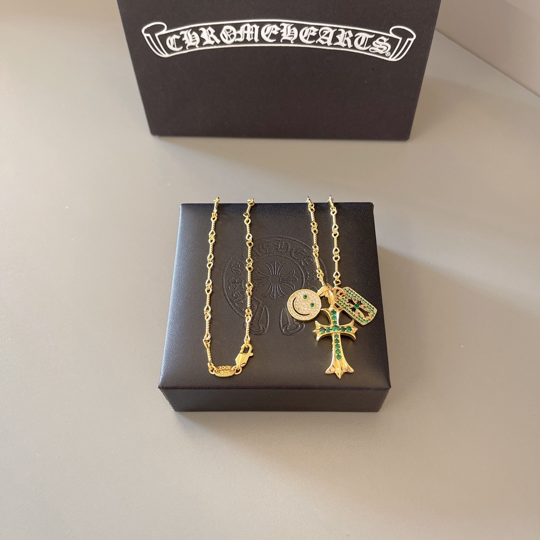 NO:575568,With green diamonds, so handsome. The latest Chrome Hearts. No explosions. Factory direct sales. Original one-to-one replica. Chrome Hearts Gold Necklace, jewelry boutique, chrome hearts, necklace, gold19860909带绿色钻 太帅爆了最新款克罗心 不爆不发 厂家直销 原版一比一复刻 克罗心黄金项链,饰品精品,chrome hearts,necklace,gold,Jewelry