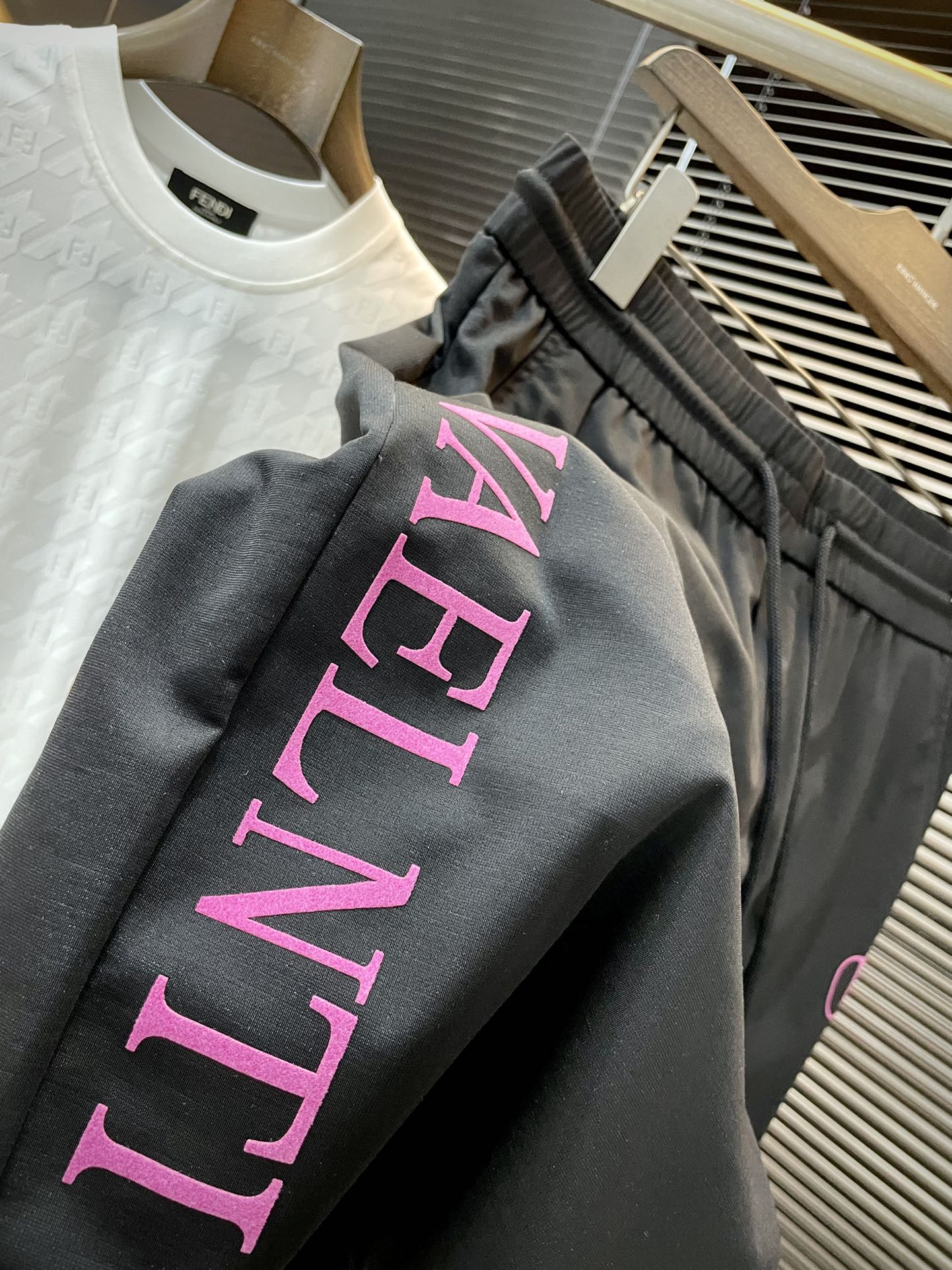 VLTN Spring 2025 Summer Shorts: Custom-made, Comfortable, High-End, Imported Twirl Fabric. - 图片 6
