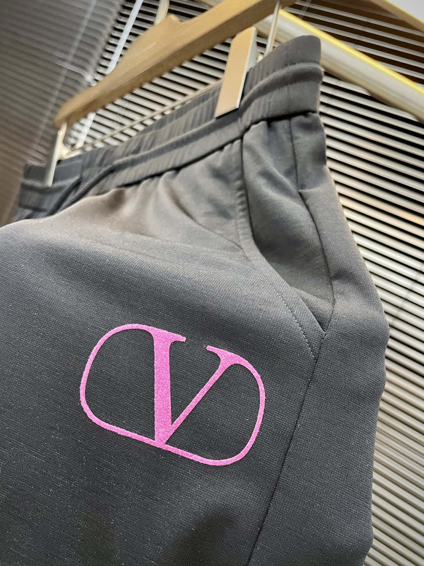 VLTN Spring 2025 Summer Shorts: Custom-made, Comfortable, High-End, Imported Twirl Fabric. - 图片 4