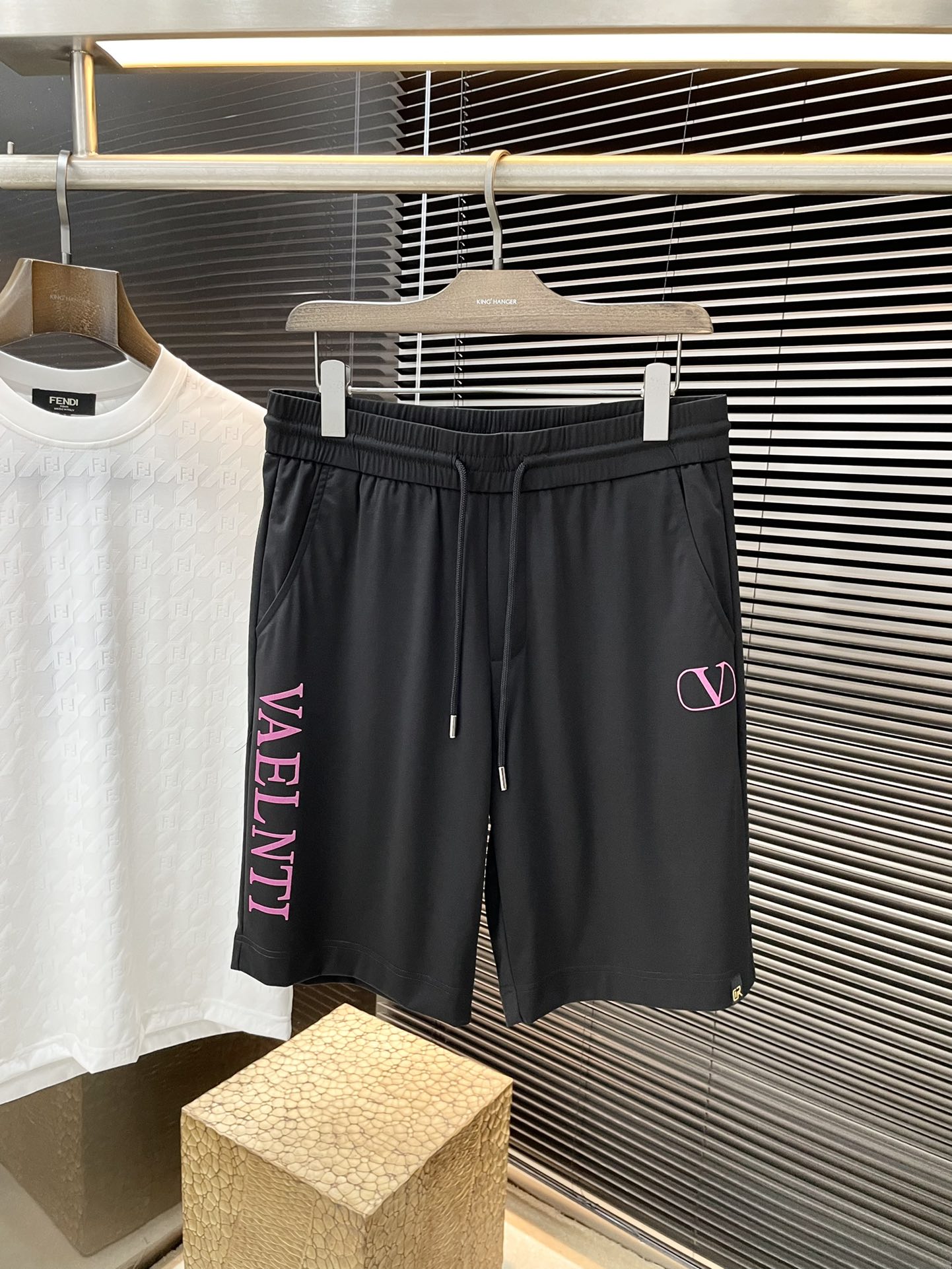VLTN Spring 2025 Summer Shorts: Custom-made, Comfortable, High-End, Imported Twirl Fabric. - 图片 1