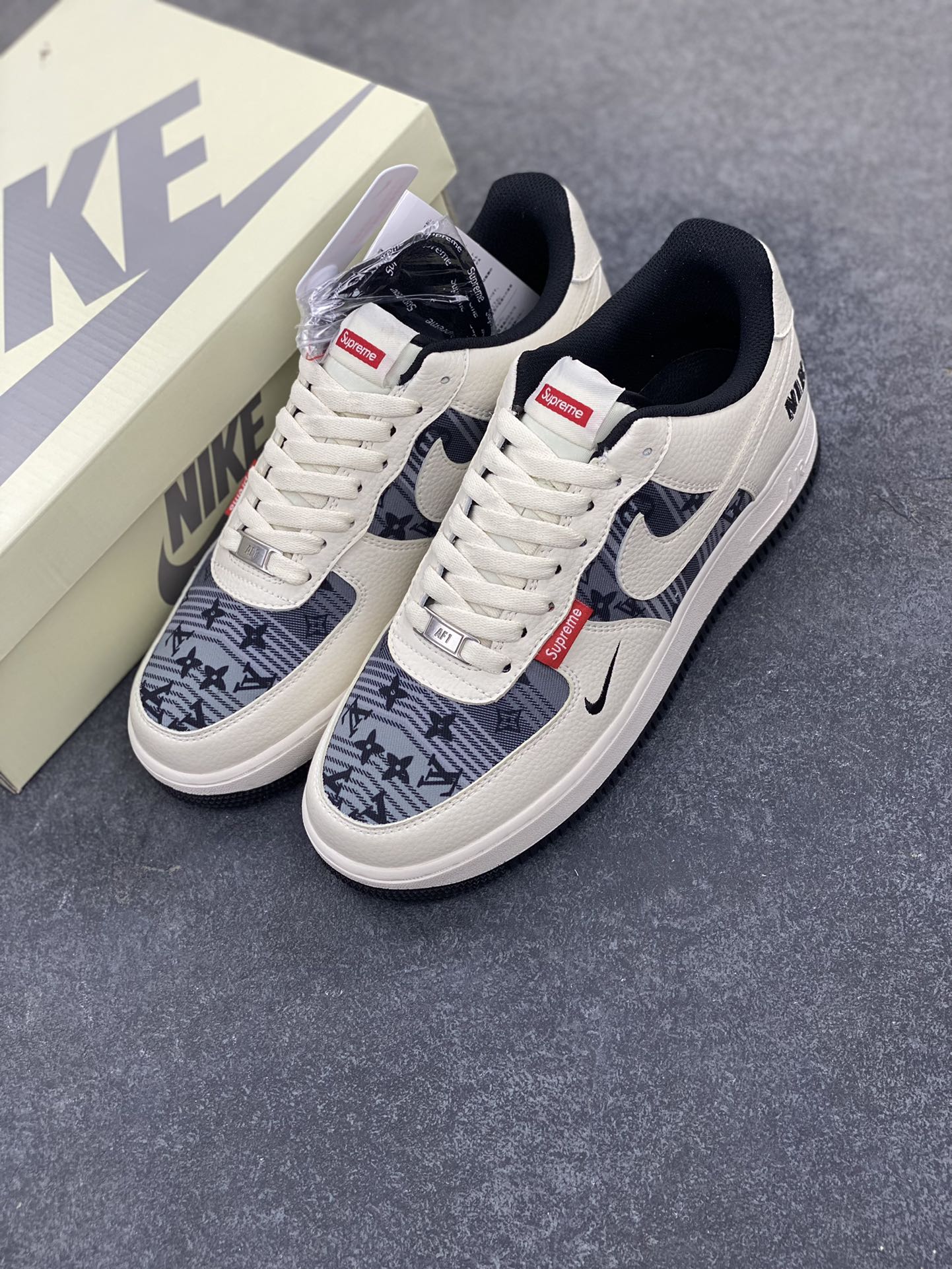 图片[8]-NIke Air Force 1 \’07 Low “Supreme联名”空军一号 低帮 运动鞋 休闲鞋 折边针车 工艺难度大 原楦头原纸板 原装鞋盒 定制五金配件 内置全掌气垫 原厂鞋底 货号：BZ68808-108 尺码：36 36.5 37.5 38 38.5 39 40 40.5 41 42 42.5 43 44 44.5 45-选品中心