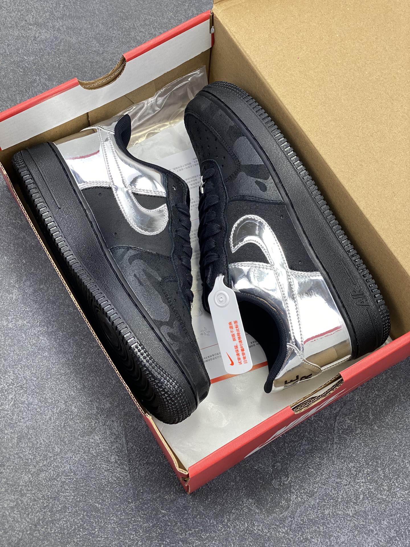 图片[9]-Nike Air Force 1 Low 黑银 空军一号低帮运动休闲板鞋 原楦头原纸板 打造纯正空军版型#专注外贸渠道 全掌内置蜂窝气垫 #原盒配件 原厂中底钢印、拉帮完美 货号：HF2885-001 尺码：36 36.5 37.5 38 38.5 39 40 40.5 41 42 42.5 43 44 44.5 45-选品中心