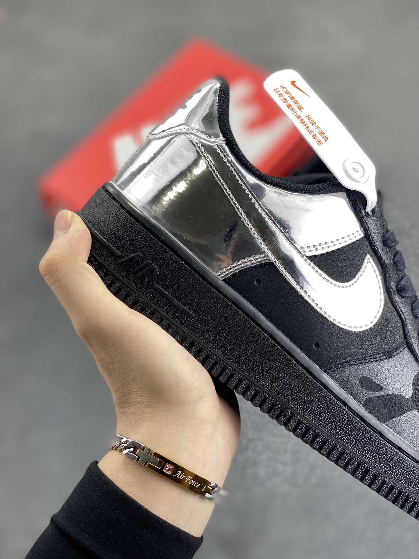 图片[6]-Nike Air Force 1 Low 黑银 空军一号低帮运动休闲板鞋 原楦头原纸板 打造纯正空军版型#专注外贸渠道 全掌内置蜂窝气垫 #原盒配件 原厂中底钢印、拉帮完美 货号：HF2885-001 尺码：36 36.5 37.5 38 38.5 39 40 40.5 41 42 42.5 43 44 44.5 45-选品中心