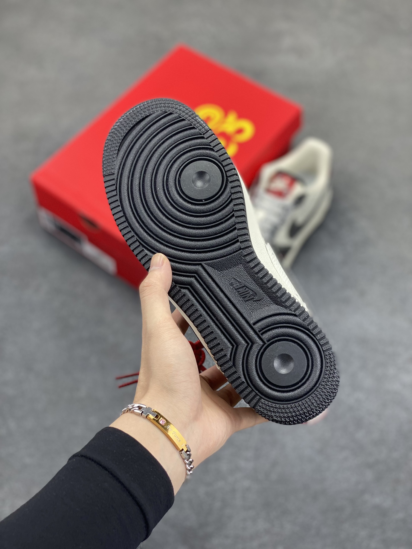 图片[5]-NIke Air Force 1 \’07 Low “北面联名蛇年限定——银蛇”空军一号 低帮 运动鞋 休闲鞋 折边针车 工艺难度大 原楦头原纸板 原装鞋盒 定制五金配件 内置全掌气垫 原厂鞋底 货号：CH6336-521 尺码：36 36.5 37.5 38 38.5 39 40 40.5 41 42 42.5 43 44 44.5 45-选品中心