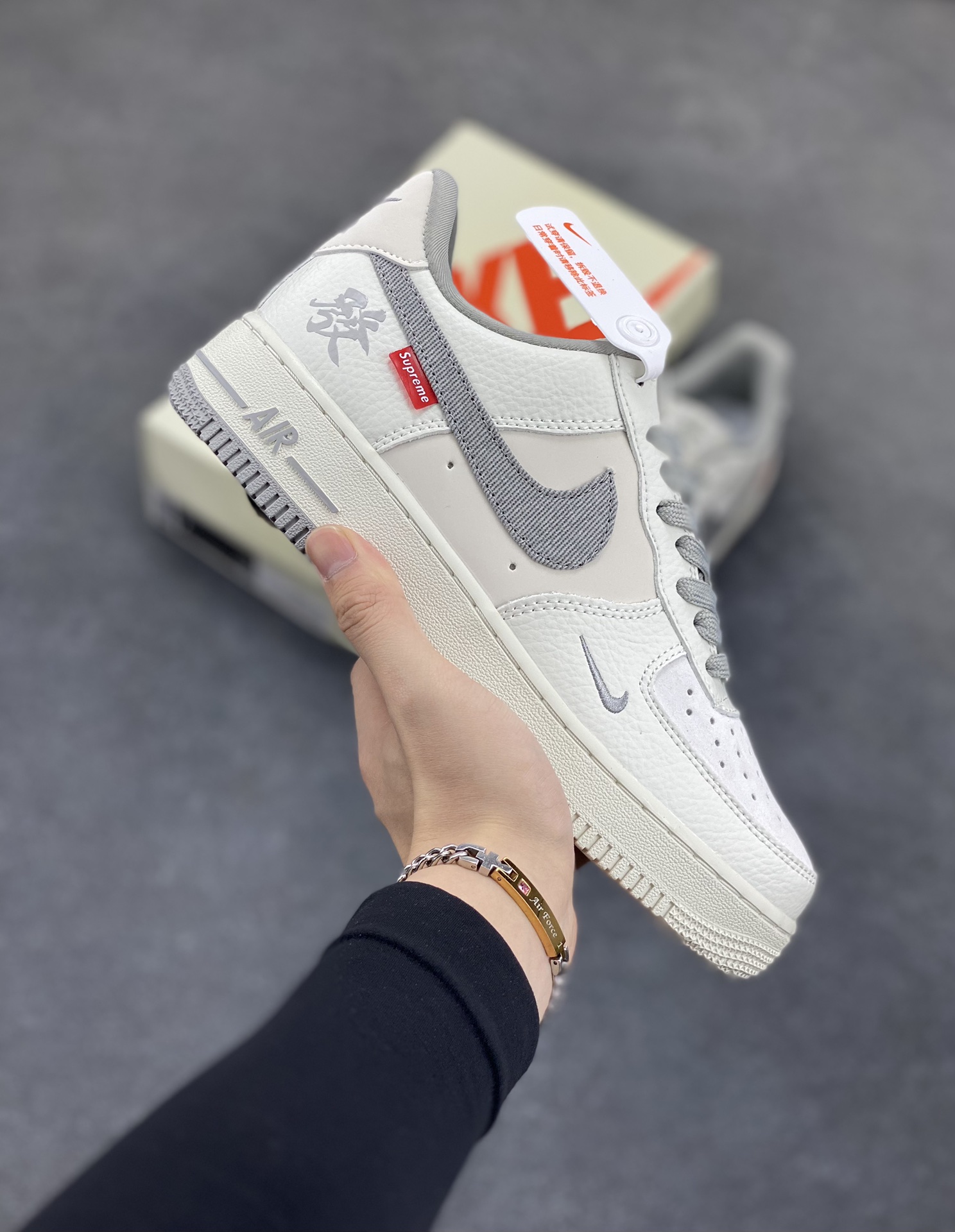 NIke Air Force 1 \’07 Low “Supreme联名——发”空军一号 低帮 运动鞋 休闲鞋 折边针车 工艺难度大 原楦头原纸板 原装鞋盒 定制五金配件 内置全掌气垫 原厂鞋底 货号:CH6336-522 尺码:36 36.5 37.5 38 38.5 39 40 40.5 41 42 42.5 43 44 44.5 45-选品中心