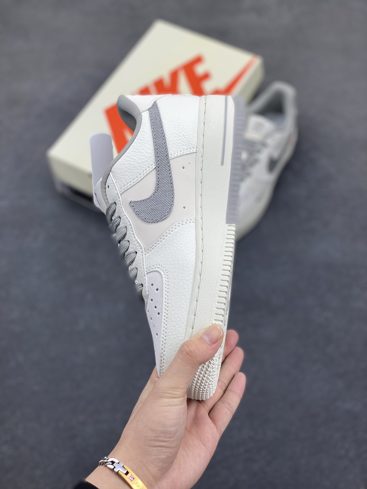 图片[3]-NIke Air Force 1 \’07 Low “Supreme联名——发”空军一号 低帮 运动鞋 休闲鞋 折边针车 工艺难度大 原楦头原纸板 原装鞋盒 定制五金配件 内置全掌气垫 原厂鞋底 货号：CH6336-522 尺码：36 36.5 37.5 38 38.5 39 40 40.5 41 42 42.5 43 44 44.5 45-选品中心