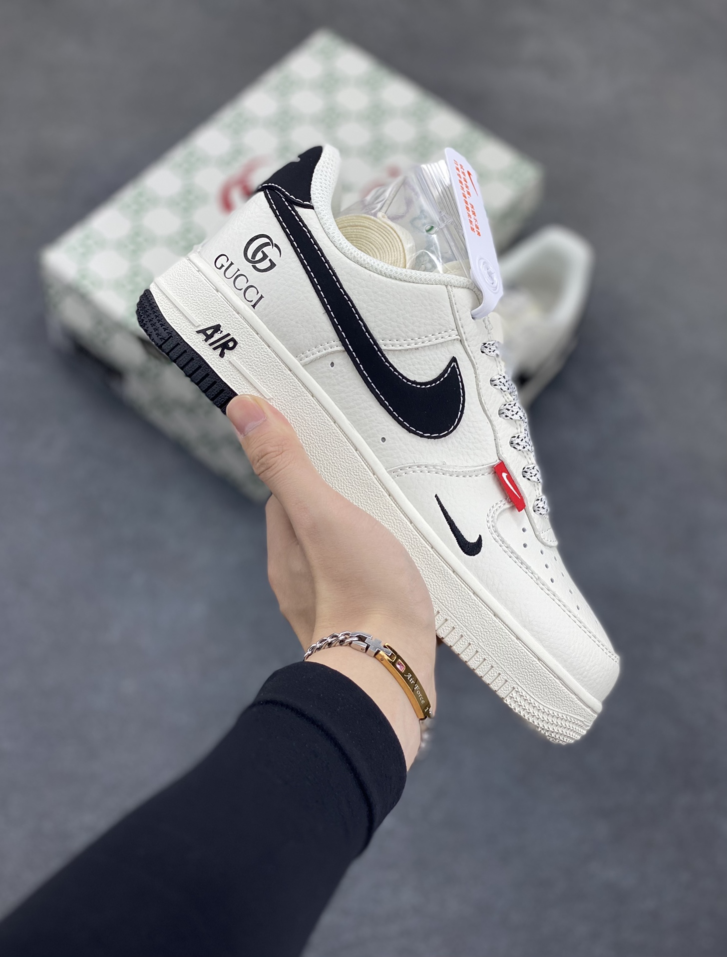 NIke Air Force 1 \’07 Low “古驰联名——双拼小黑勾”空军一号 低帮 运动鞋 休闲鞋 折边针车 工艺难度大 原楦头原纸板 原装鞋盒 定制五金配件 内置全掌气垫 原厂鞋底 货号:CS5288-009 尺码:36 36.5 37.5 38 38.5 39 40 40.5 41 42 42.5 43 44 44.5 45-选品中心