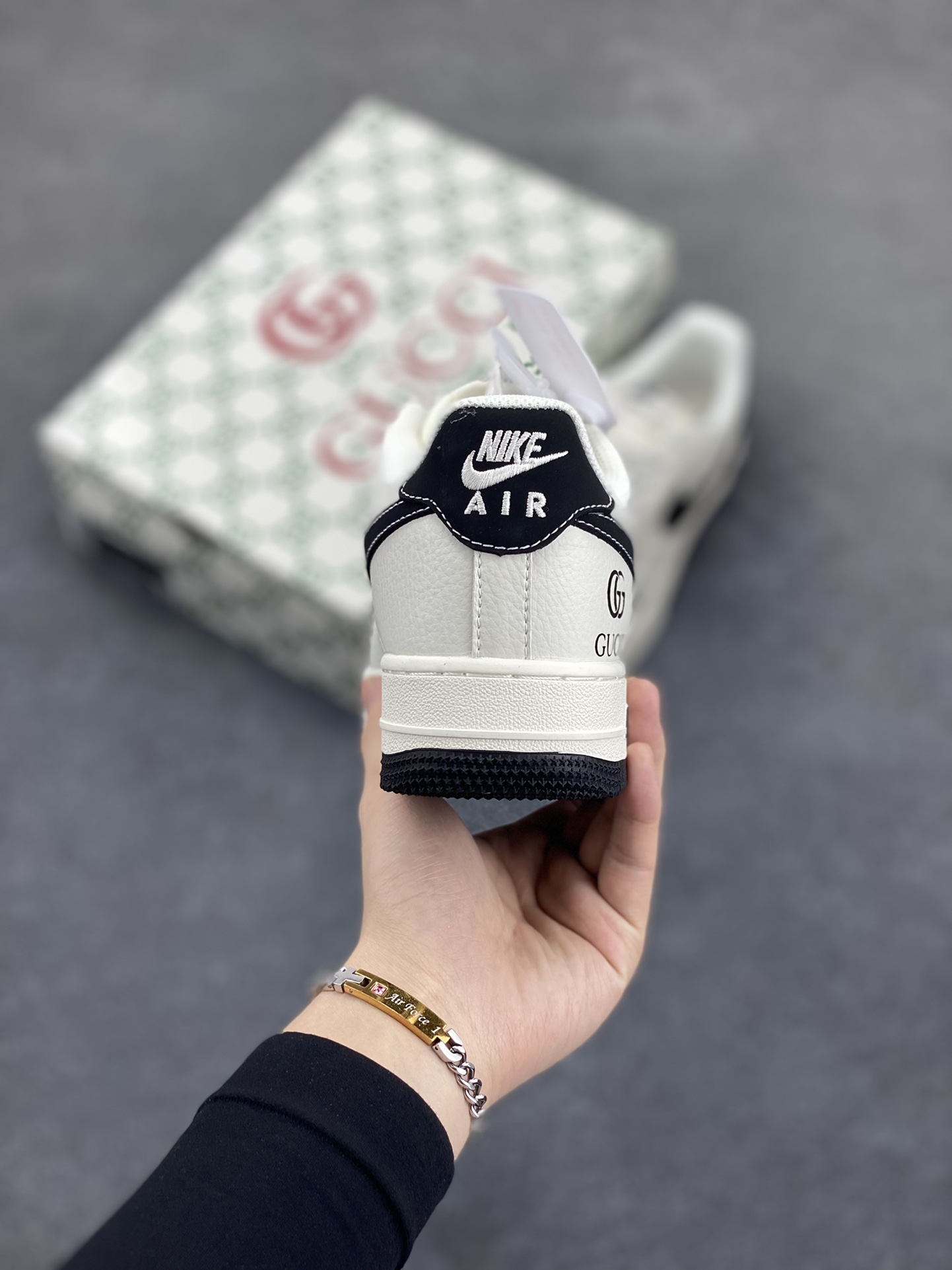 图片[4]-NIke Air Force 1 \’07 Low “古驰联名——双拼小黑勾”空军一号 低帮 运动鞋 休闲鞋 折边针车 工艺难度大 原楦头原纸板 原装鞋盒 定制五金配件 内置全掌气垫 原厂鞋底 货号：CS5288-009 尺码：36 36.5 37.5 38 38.5 39 40 40.5 41 42 42.5 43 44 44.5 45-选品中心