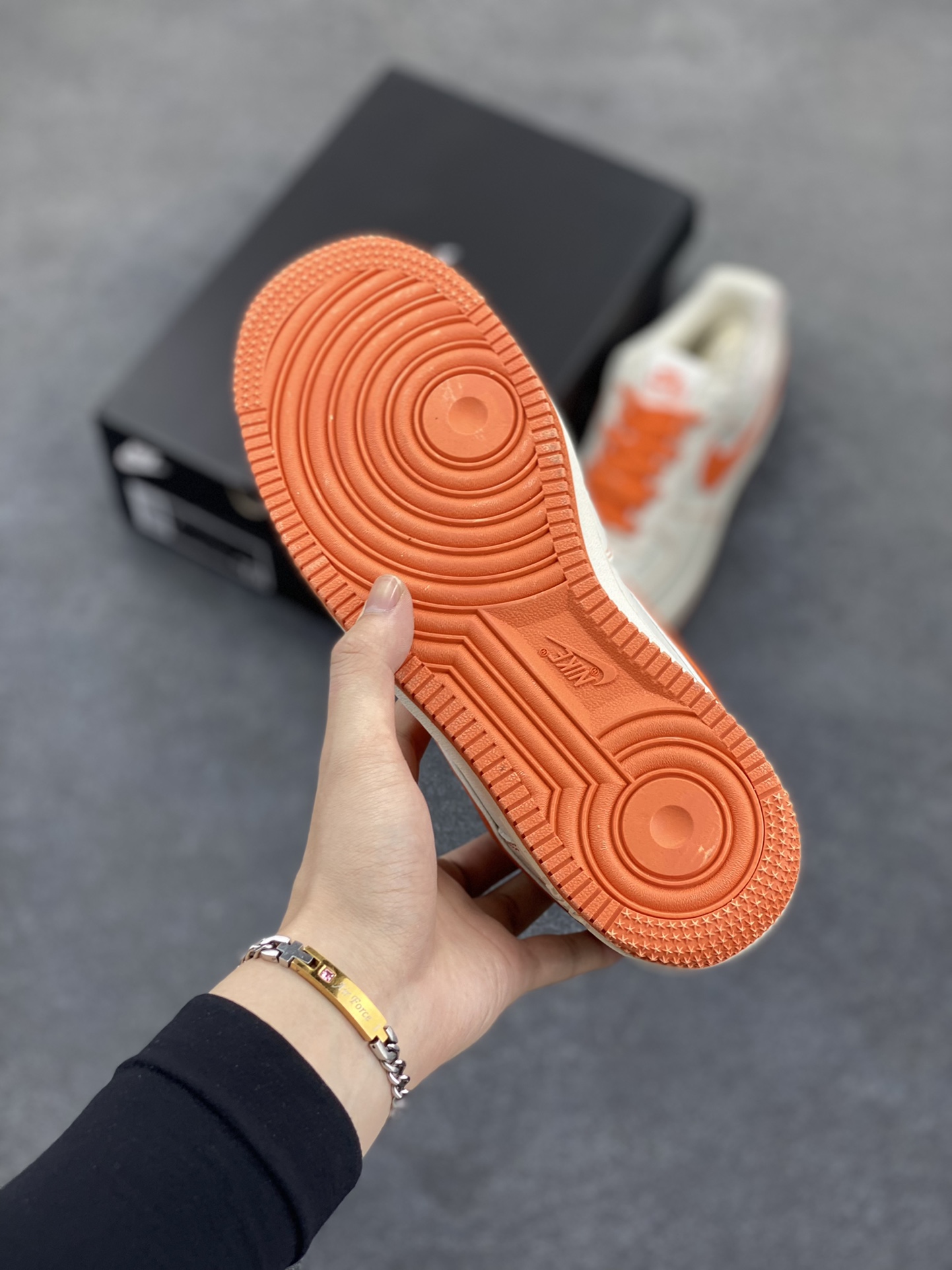 图片[5]-高端定制 BALENCIAGA×Nike Air Force 1\’07 Low 联名三勾 米橙空军一号低帮休闲版鞋 定制皮料 原楦头原纸板 纯正空军版型 内置全掌气垫 货号：FR0538-092 尺码：36 36.5 37.5 38 38.8 39 40 40.5 41 42 42.5 43 44 44.5 45-选品中心