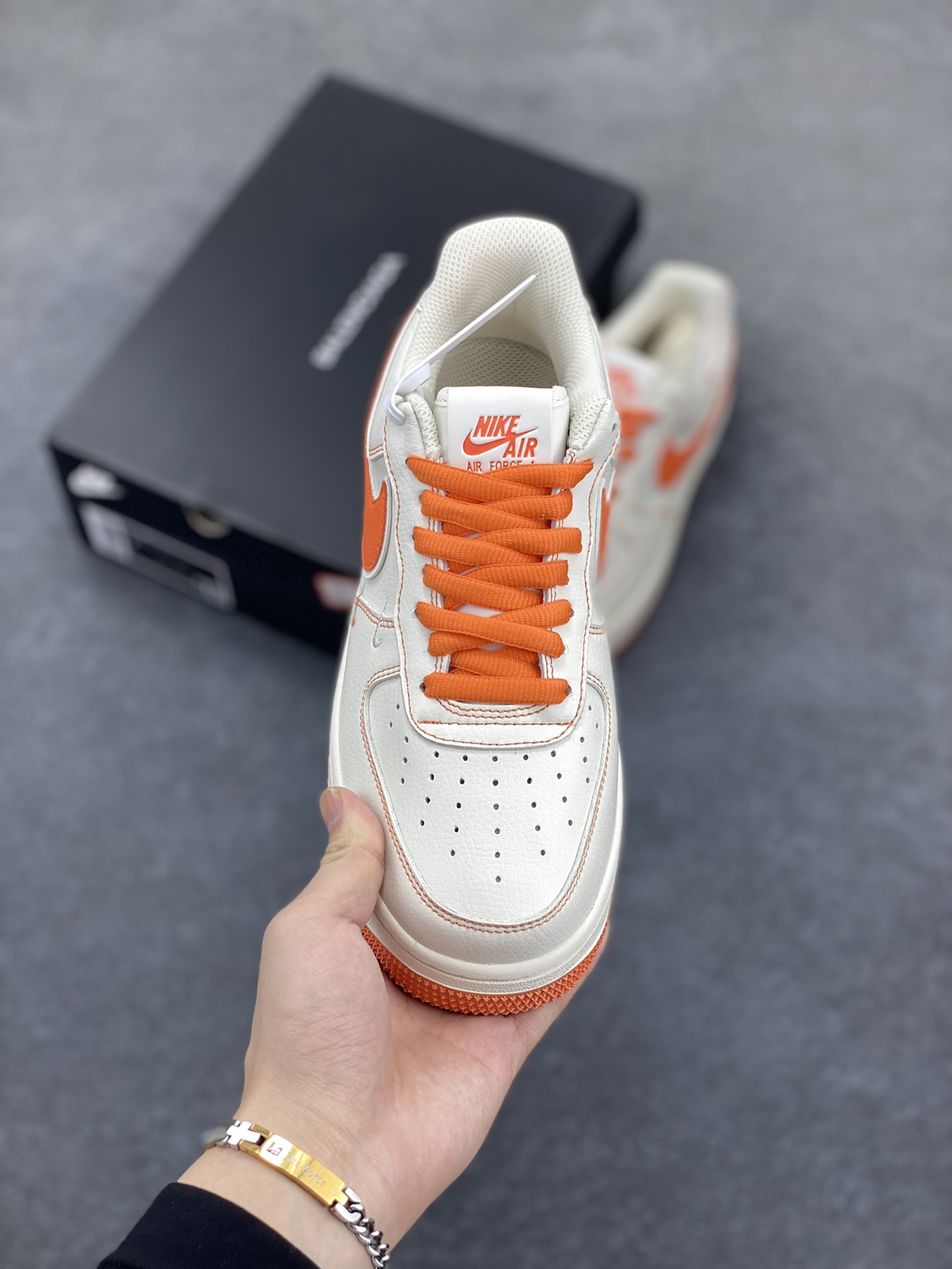 图片[2]-高端定制 BALENCIAGA×Nike Air Force 1\’07 Low 联名三勾 米橙空军一号低帮休闲版鞋 定制皮料 原楦头原纸板 纯正空军版型 内置全掌气垫 货号：FR0538-092 尺码：36 36.5 37.5 38 38.8 39 40 40.5 41 42 42.5 43 44 44.5 45-选品中心