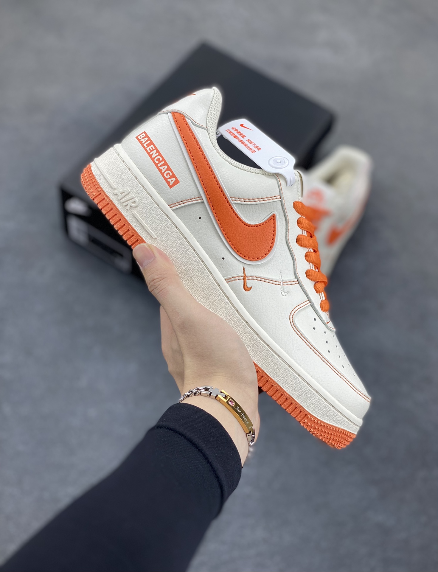 高端定制 BALENCIAGA×Nike Air Force 1\'07 Low 联名三勾 米橙空军一号低帮休闲版鞋 定制皮料 原楦头原纸板 纯正空军版型 内置全掌气垫 货号：FR0538-092 尺码：36 36.5 37.5 38 38.8 39 40 40.5 41 42 42.5 43 44 44.5 45-选品中心