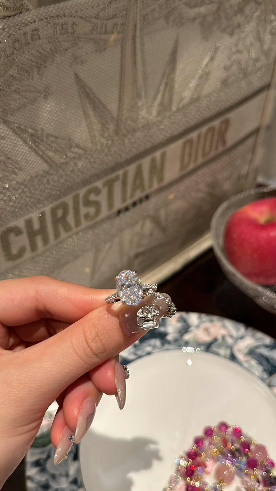 NO:857464,A set of jewelry items that you can wear with your eyes closed. It replaces the diamond ceiling and is too flashing to focus. High-carbon diamond 4-carat lucky pigeon egg ice flower cut ring set. Two-in-one. Can be stacked and can be worn separately. The crystal is clean. The whole screen is hot. S silver plated with 18k gold. Size US code 5-6-7-8-9, ring, Cardia high-end jewelry19860909一套 属于闭眼入的珠宝单品 平替钻石天花板 闪到无法对焦 高碳钻4克拉幸运鸽子蛋冰花切戒指套装 二合一 可叠戴 可分开佩戴 晶体干净 满屏的火爆 S银镀18k金 尺寸美码5-6-7-8-9,,ring,卡迪亚高端饰品,Jewelry