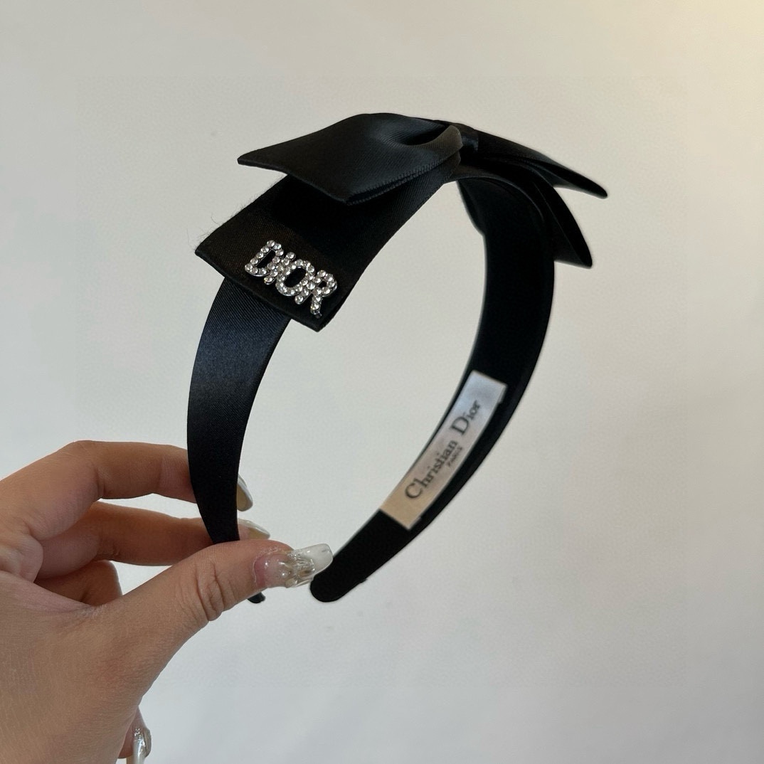 ¥

Dior迪奥新款蝴蝶结发箍