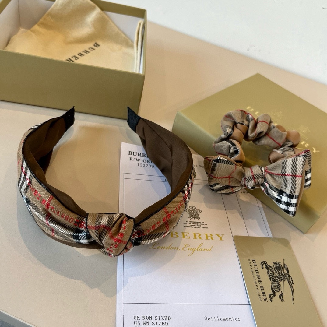 ¥

Burberry巴宝莉格子发箍