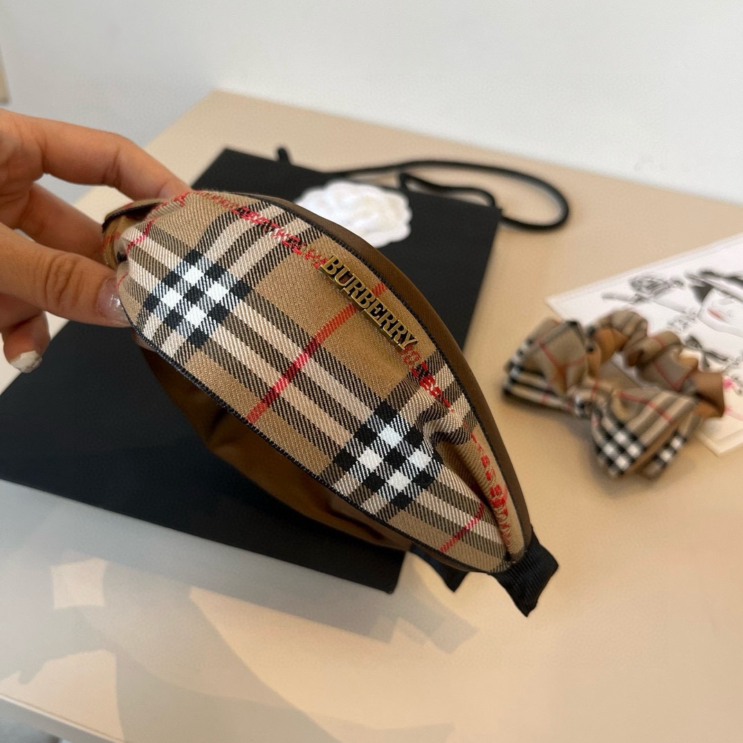 ¥

Burberry巴宝莉格子发箍
