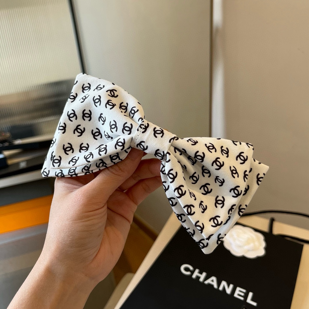 ¥

Chanel香奈儿顶架 蝴蝶结发夹