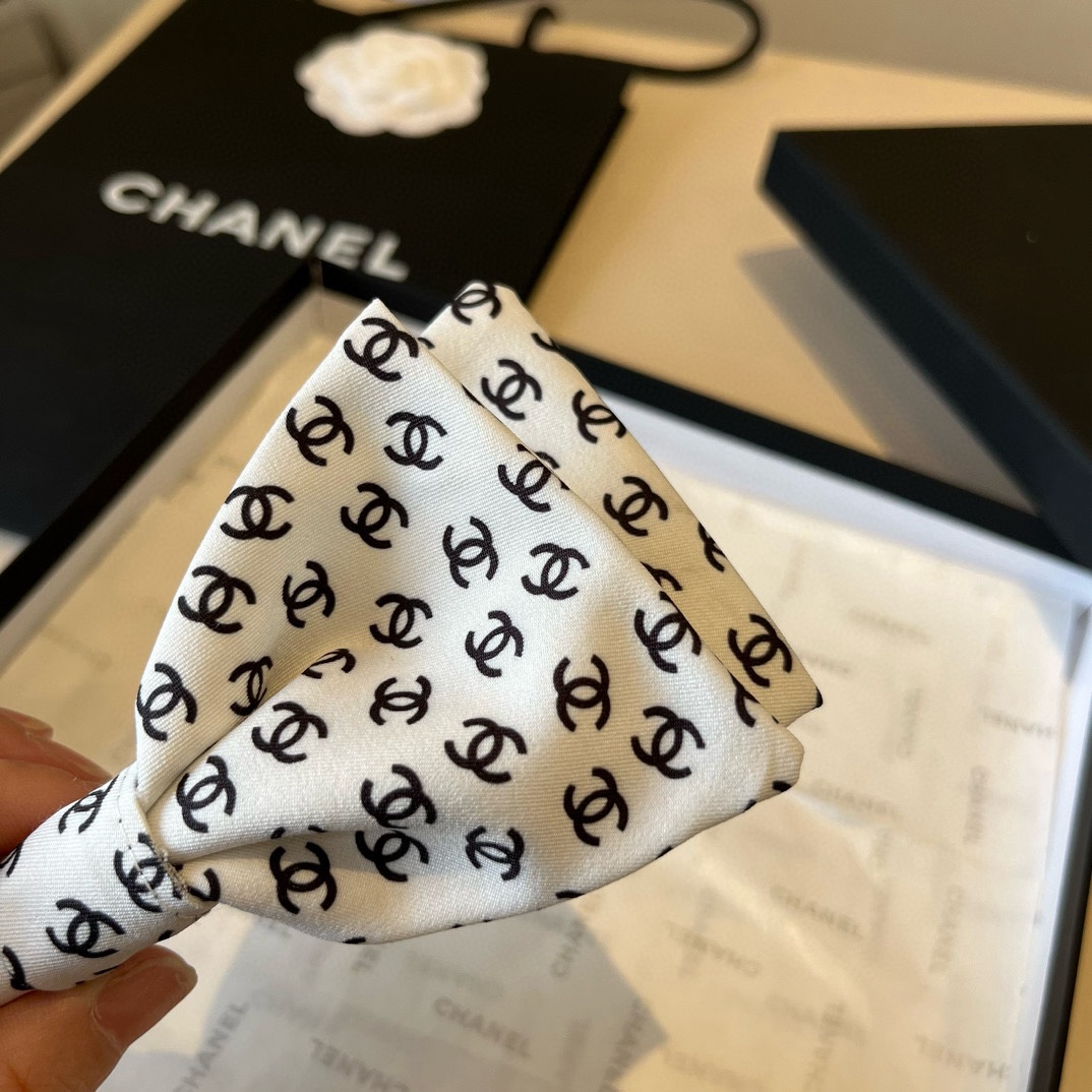 ¥

Chanel香奈儿顶架 蝴蝶结发夹