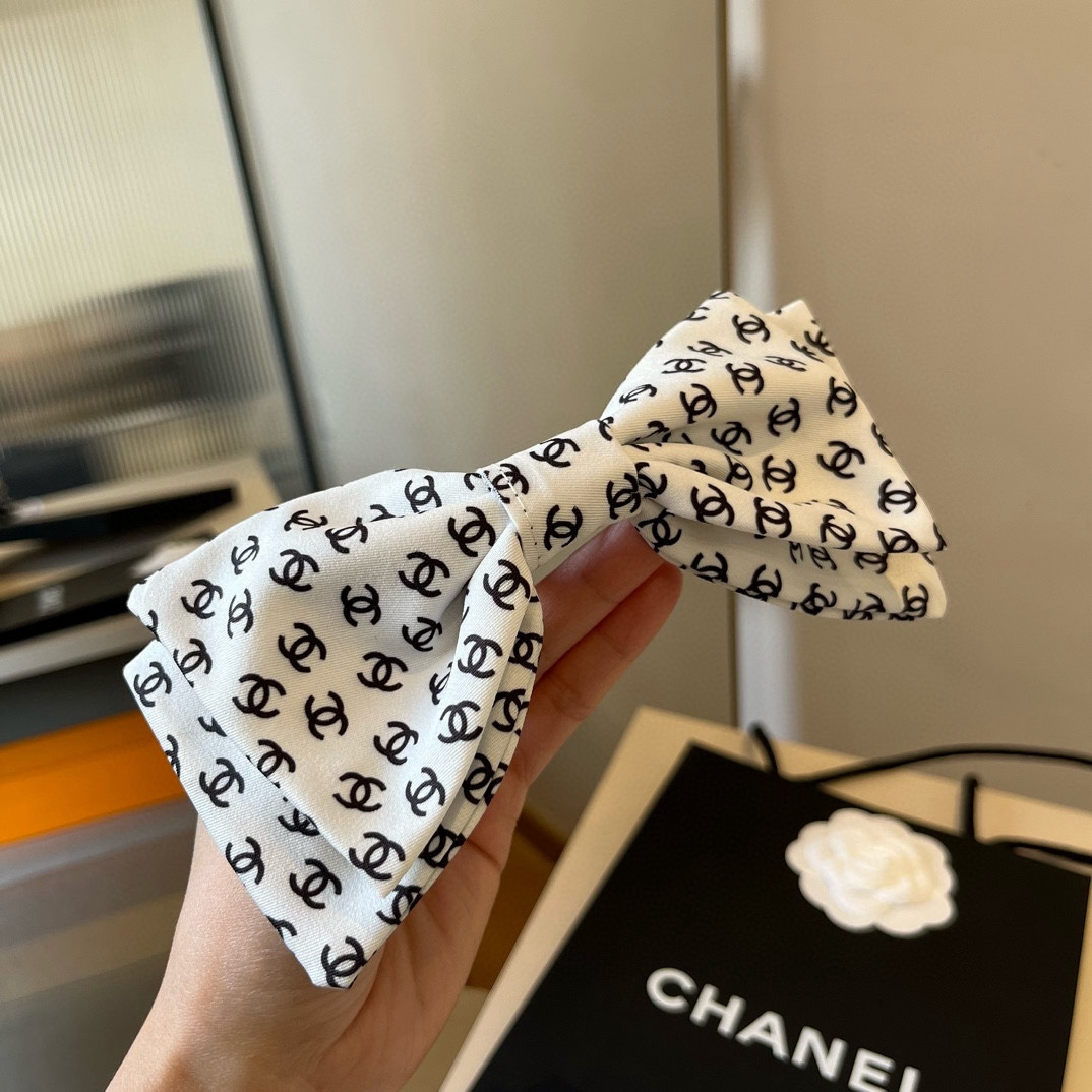 ¥

Chanel香奈儿顶架 蝴蝶结发夹
