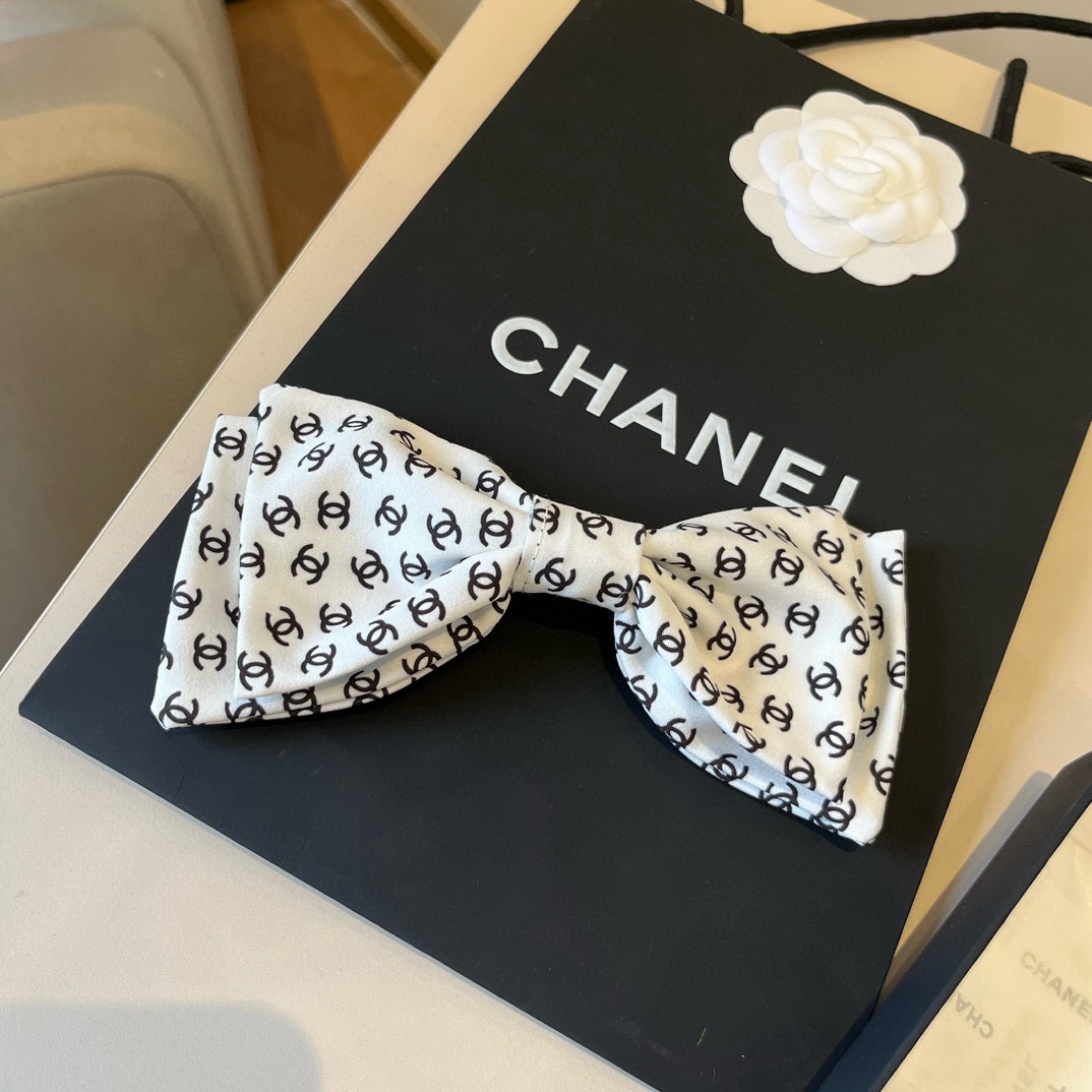 ¥

Chanel香奈儿顶架 蝴蝶结发夹