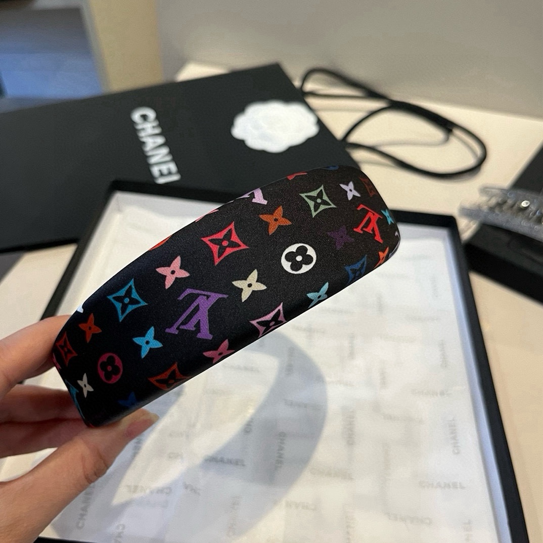 ¥

Lv路易威登新款发箍