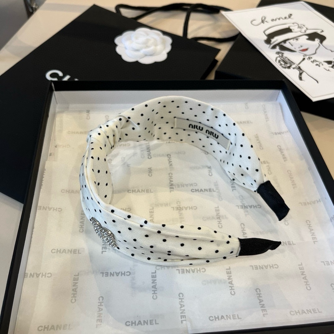 ¥

miumiu缪缪新款发箍