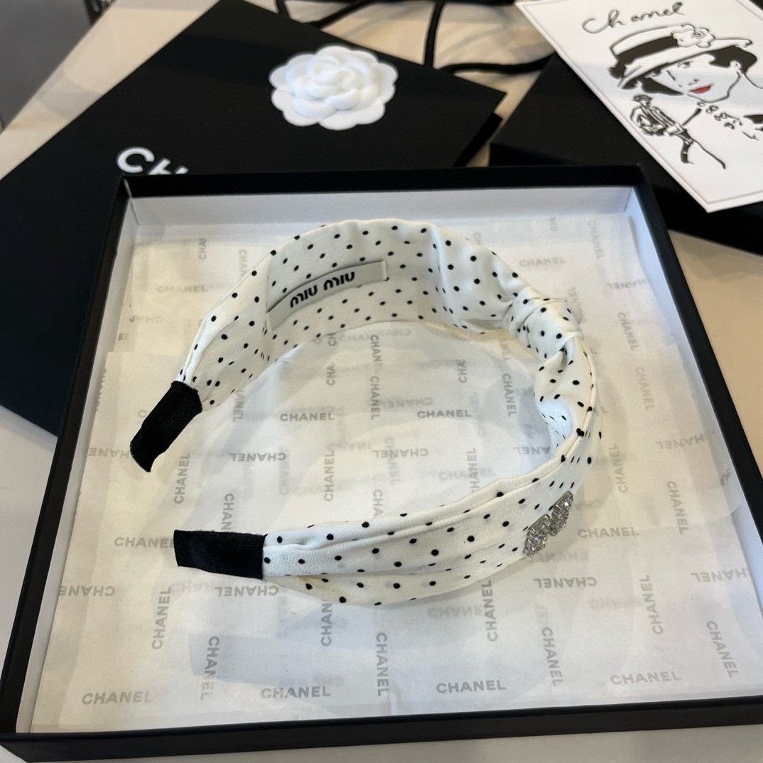 ¥

miumiu缪缪新款发箍