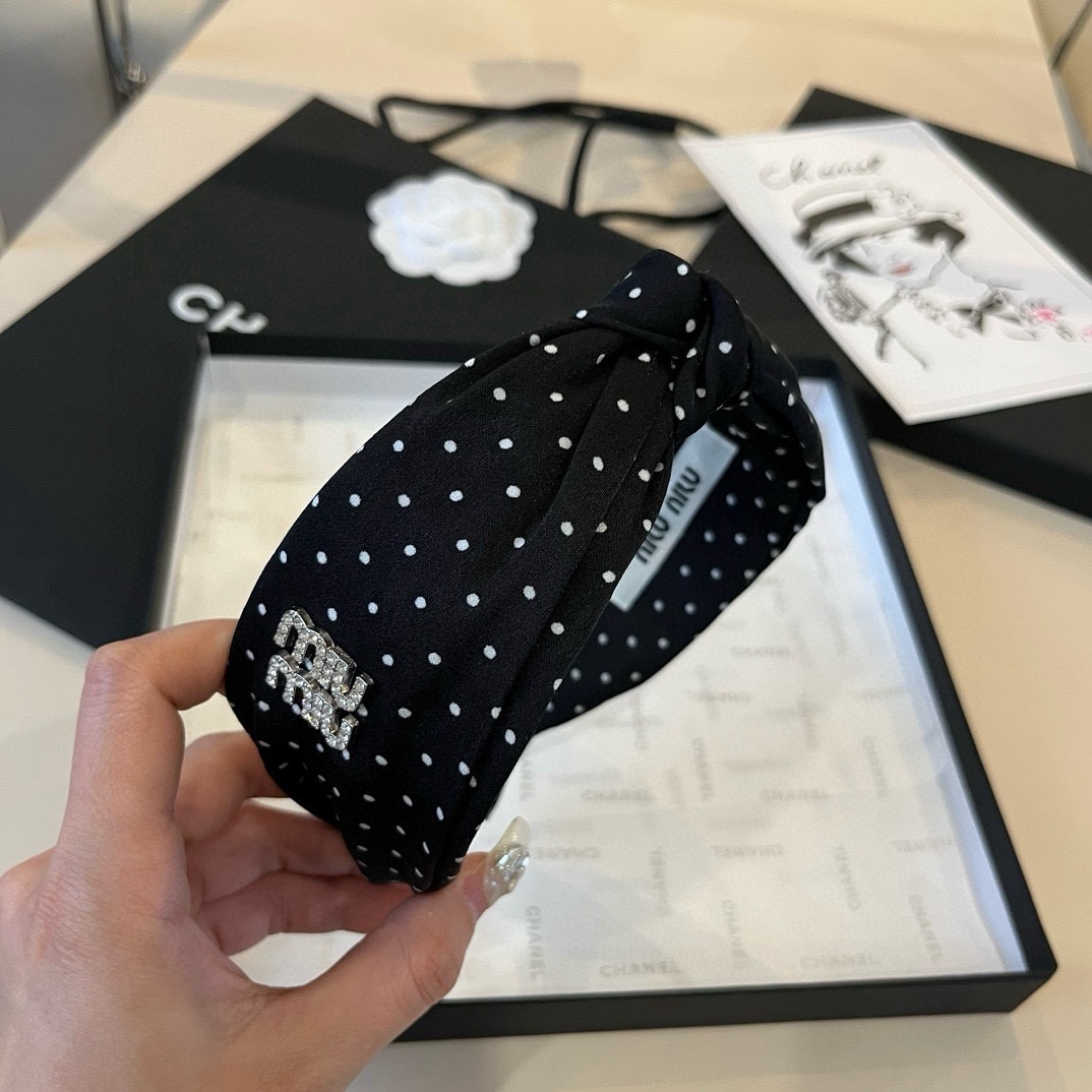 ¥

miumiu缪缪新款发箍