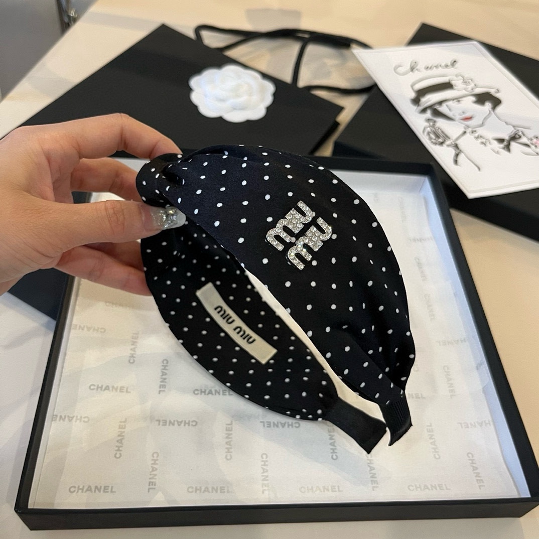 ¥

miumiu缪缪新款发箍