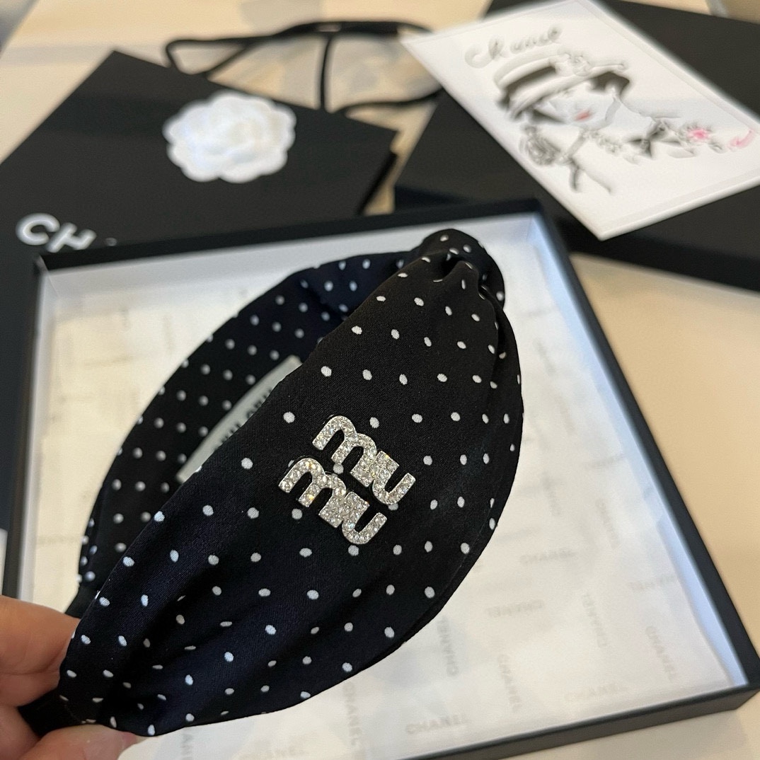 ¥

miumiu缪缪新款发箍