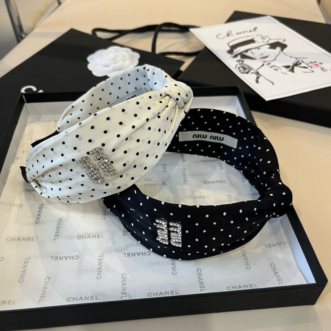 ¥

miumiu缪缪新款发箍