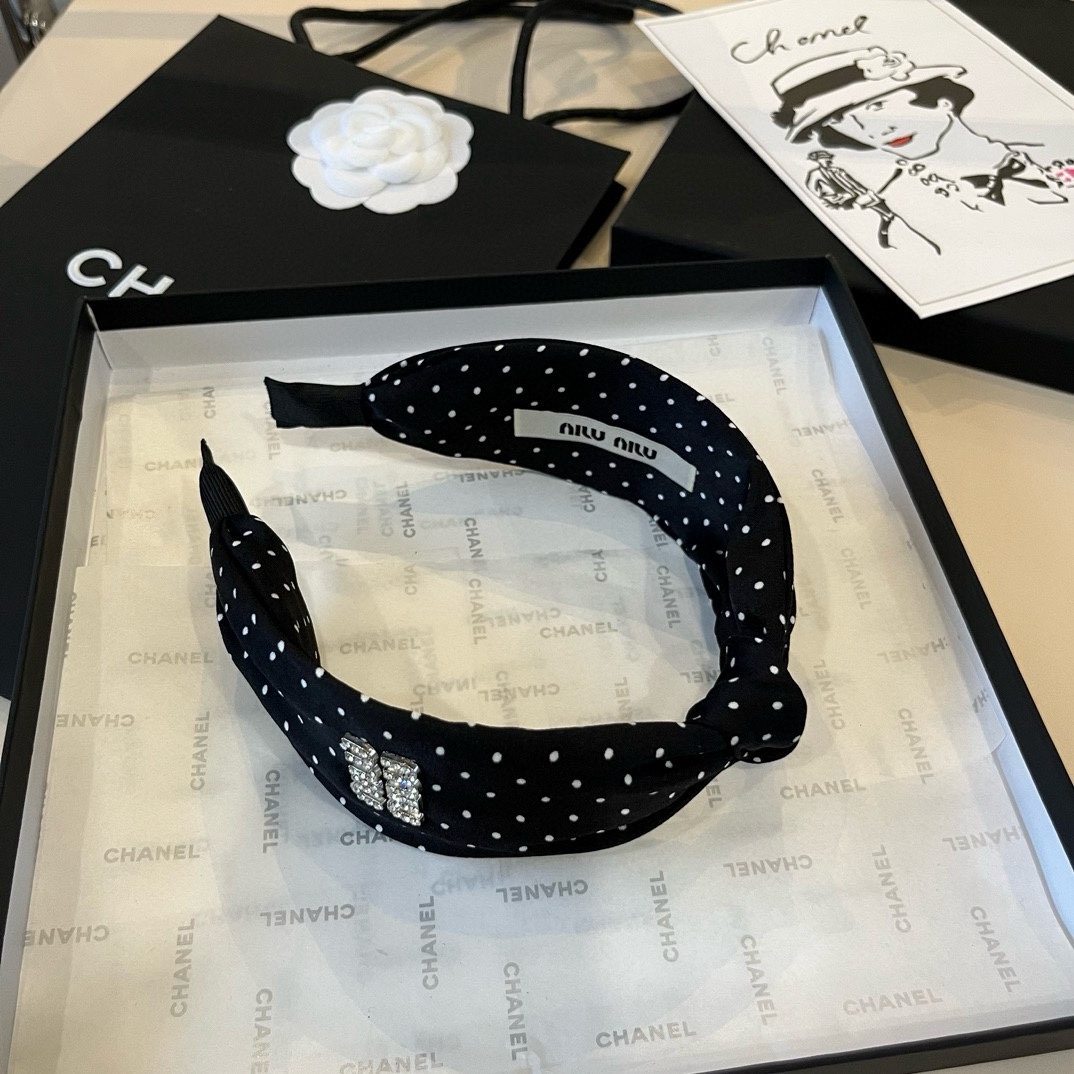 ¥

miumiu缪缪新款发箍
