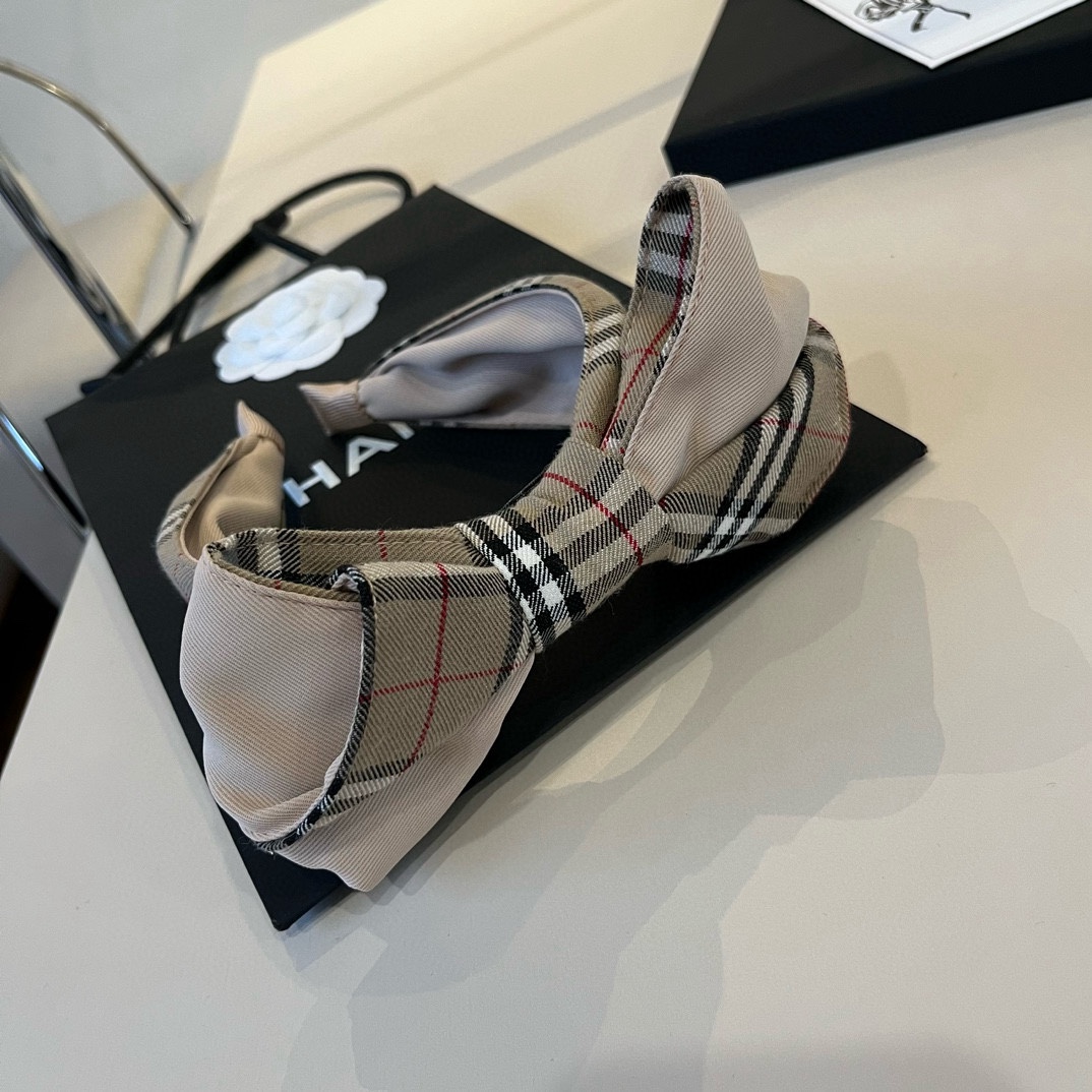 ¥

Burberry巴宝莉新款发箍