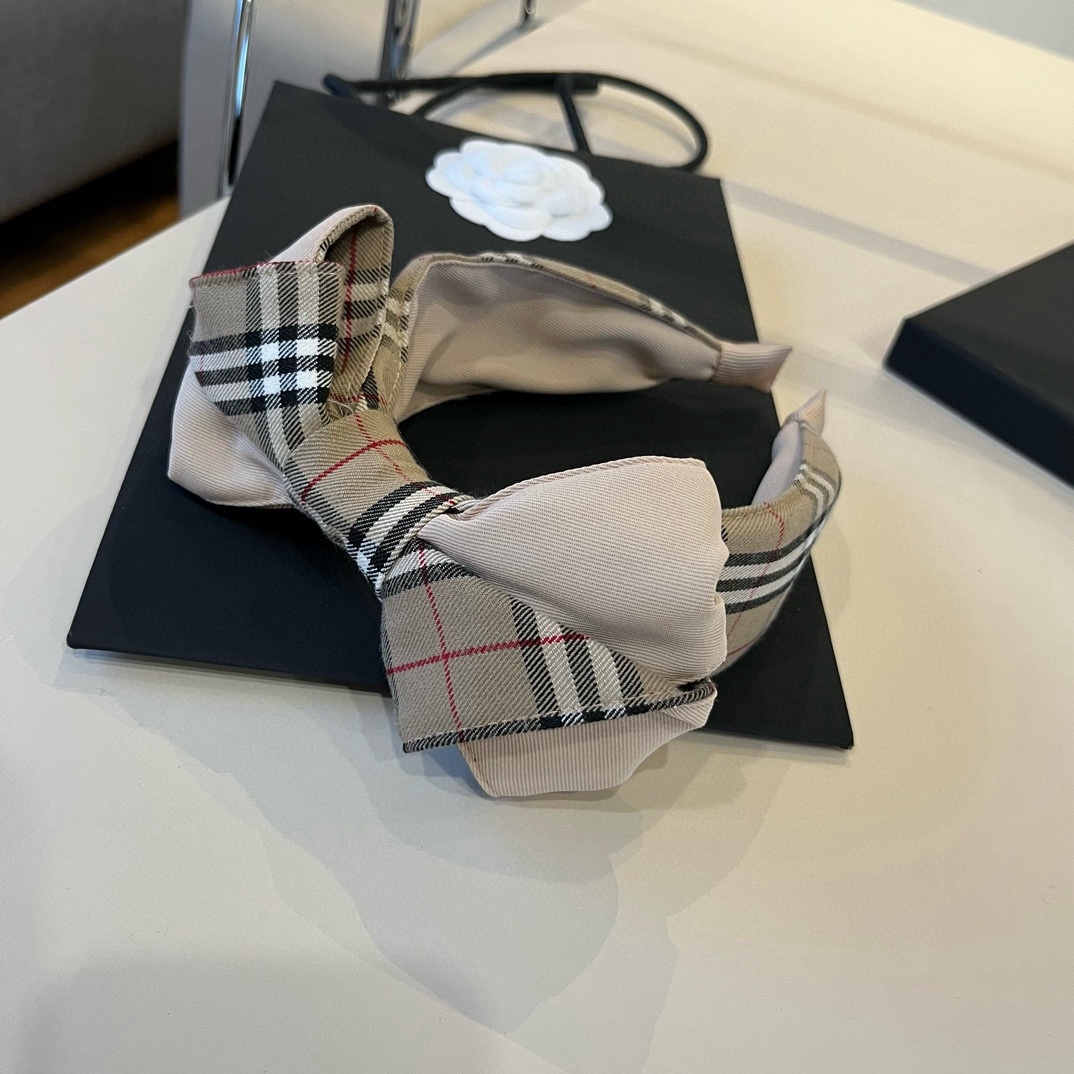 ¥

Burberry巴宝莉新款发箍