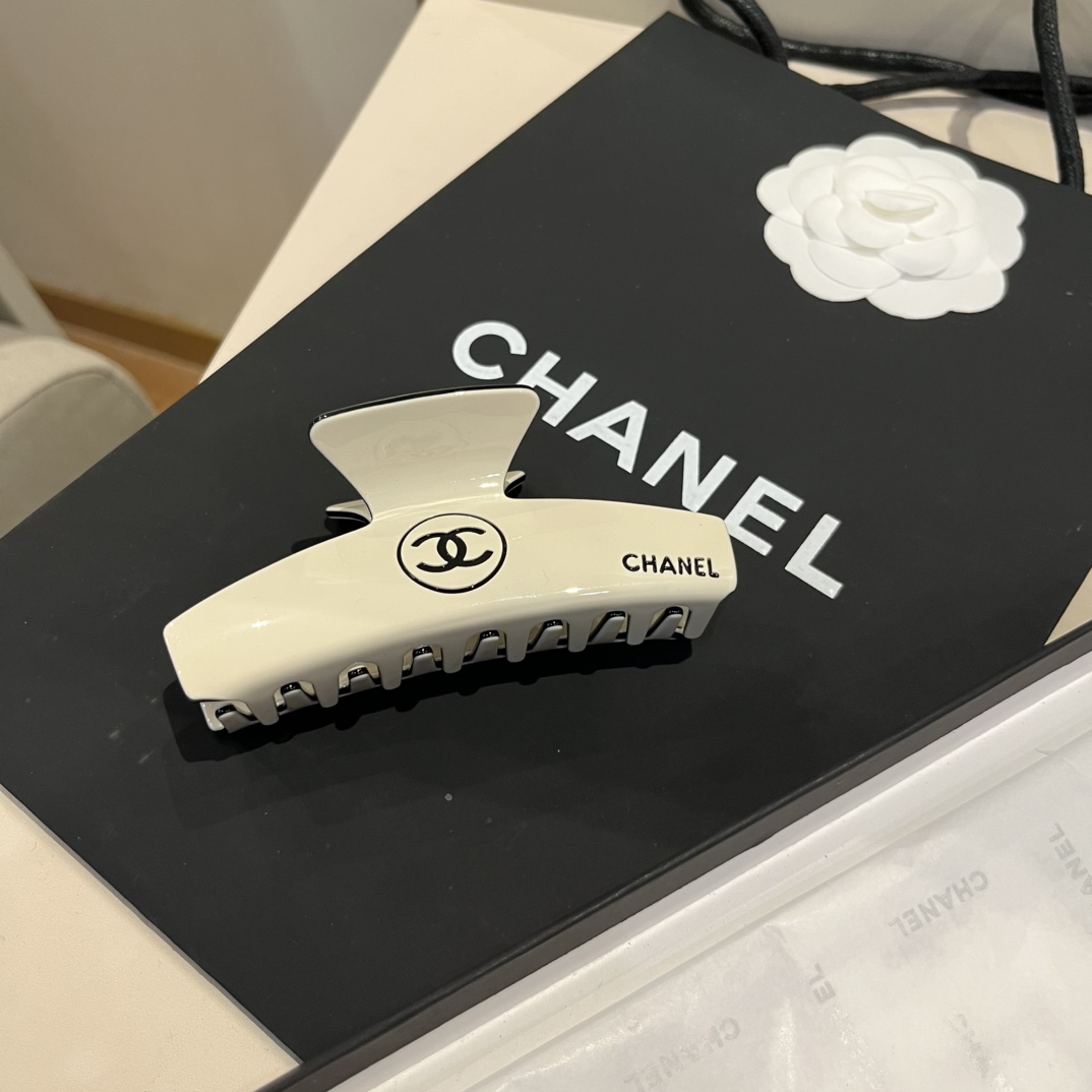 ¥

Chanel香奈儿发箍 经典小香发夹