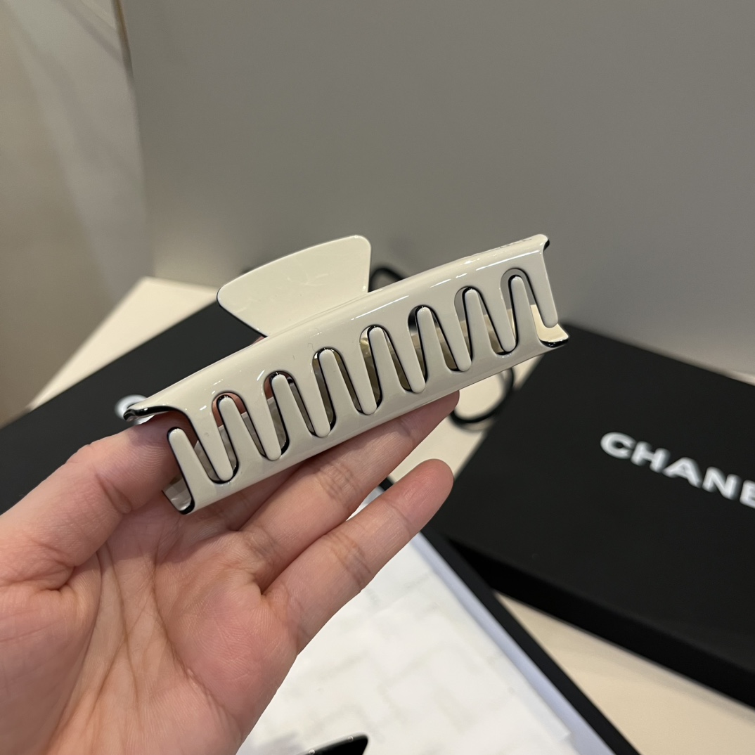 ¥

Chanel香奈儿发箍 经典小香发夹